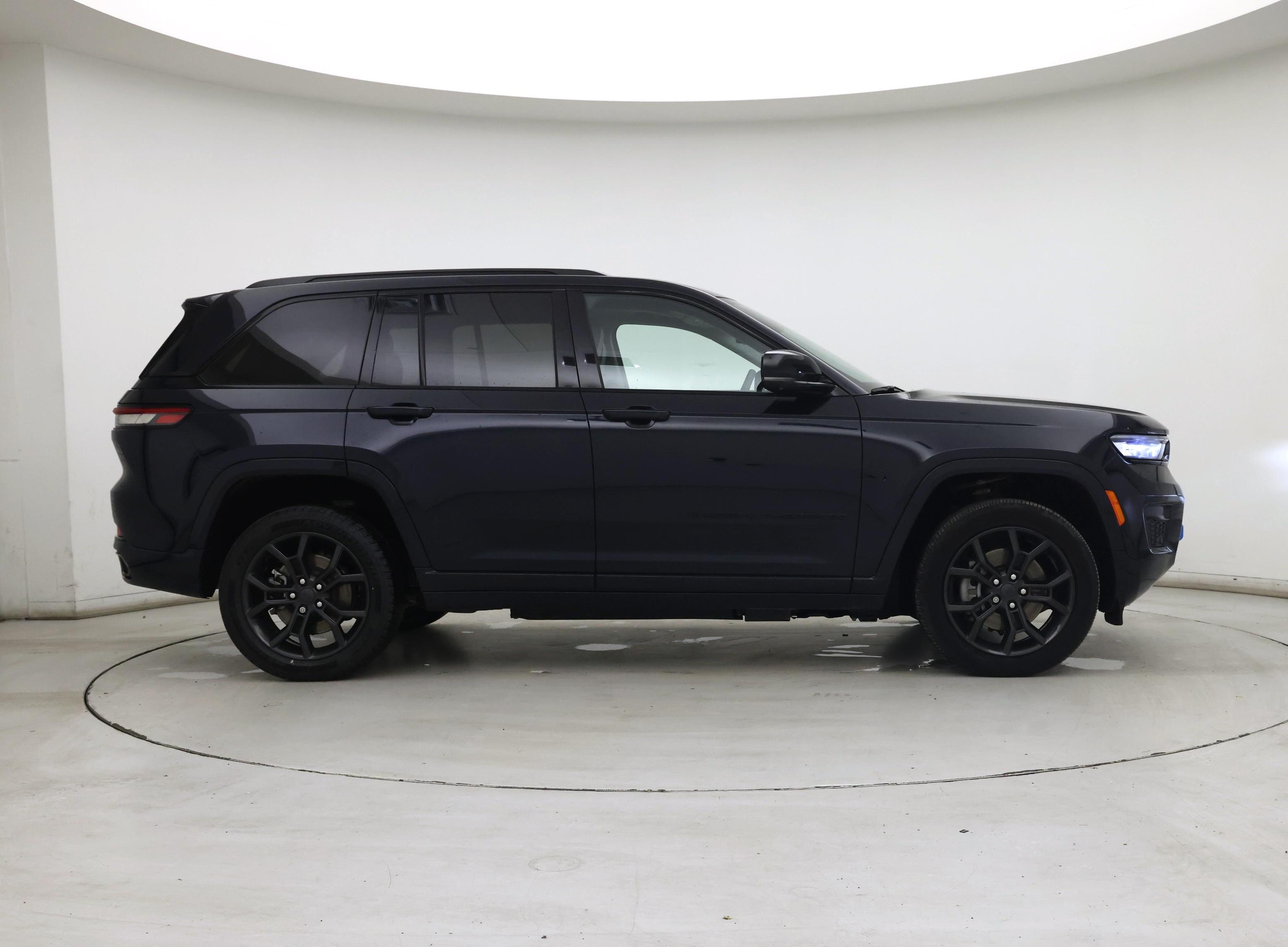 Thumbnail: 2023 Jeep Grand Cherokee - 7