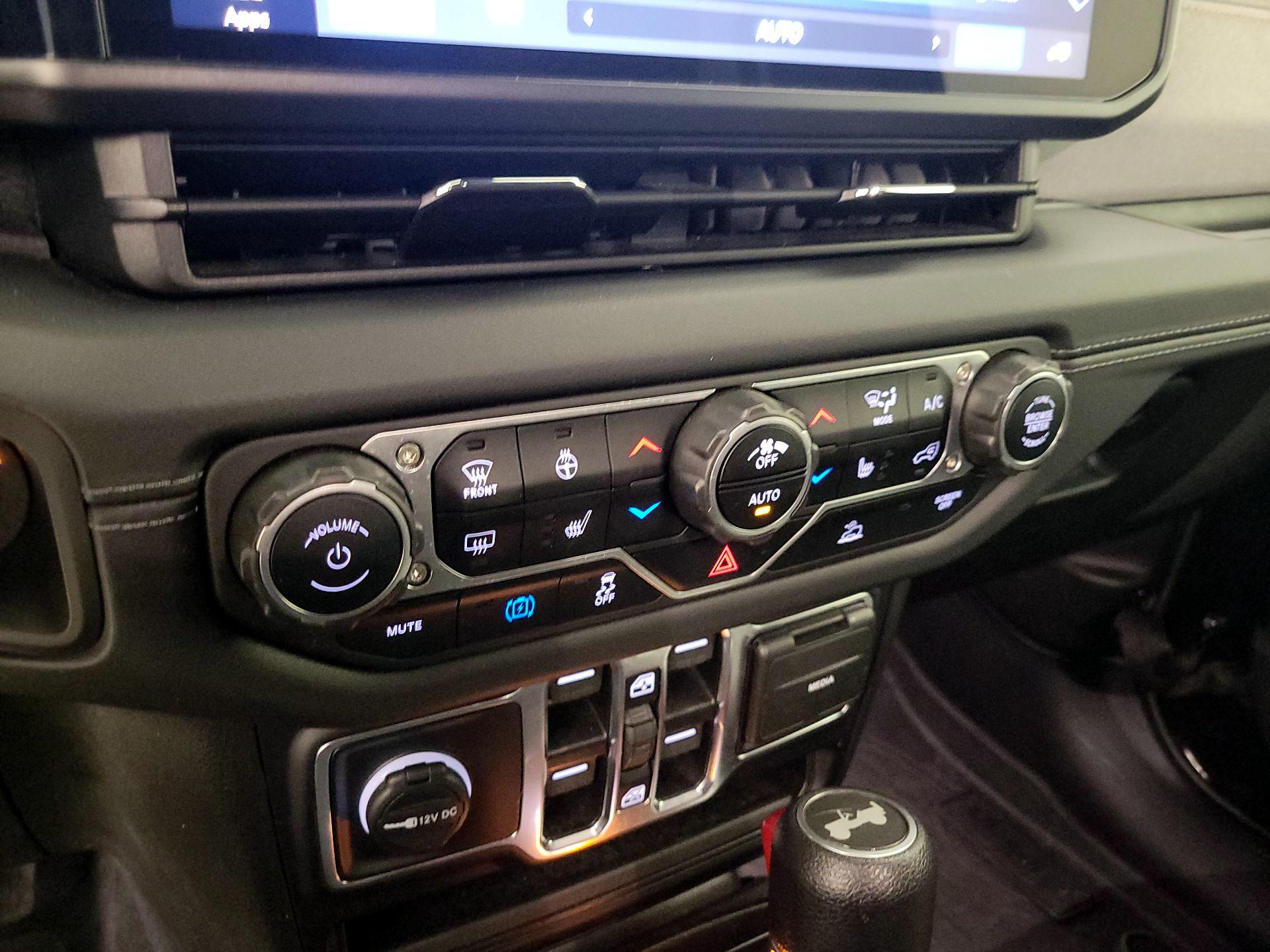 Thumbnail: 2024 Jeep Wrangler - 16