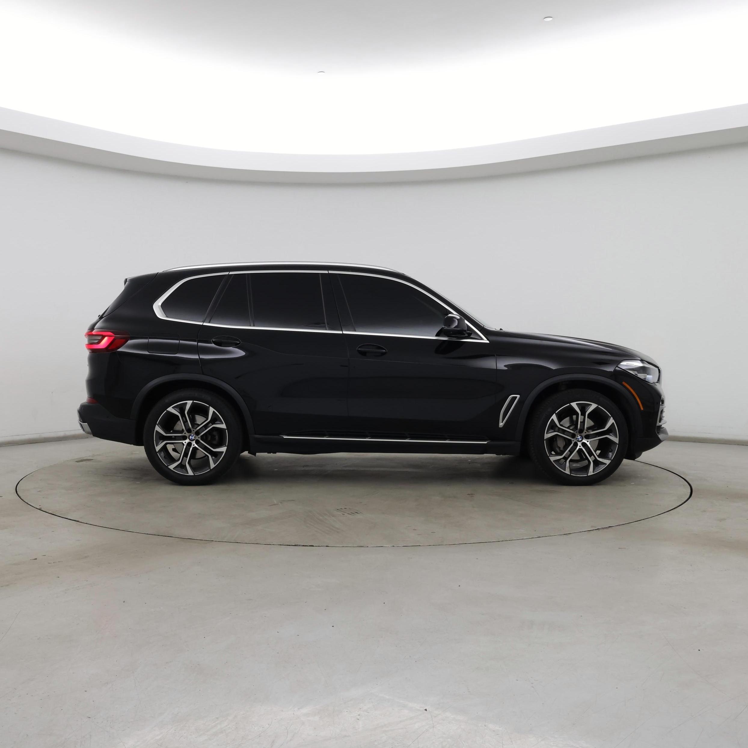 Thumbnail: 2021 BMW X5 - 7