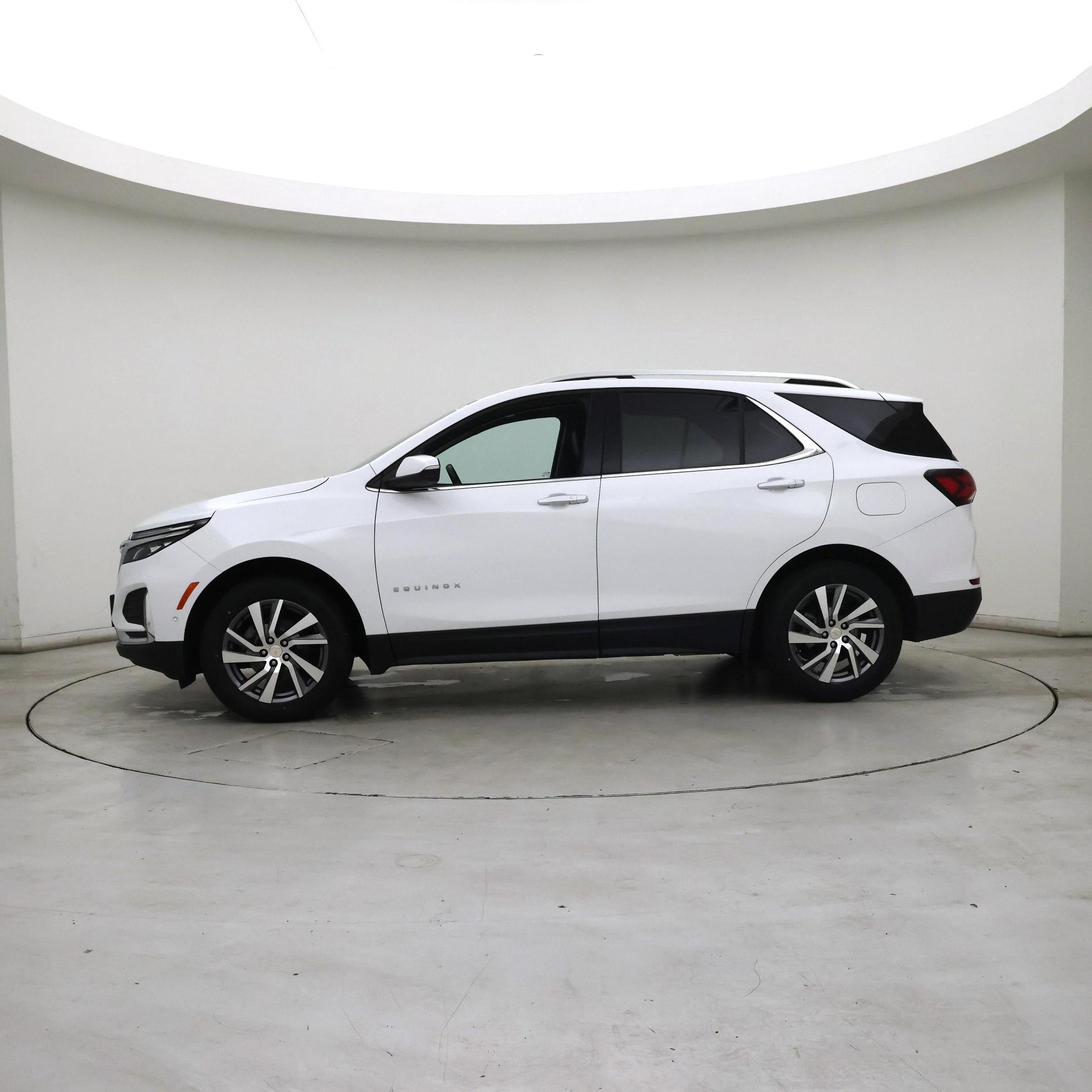 Thumbnail: 2022 Chevrolet Equinox - 3