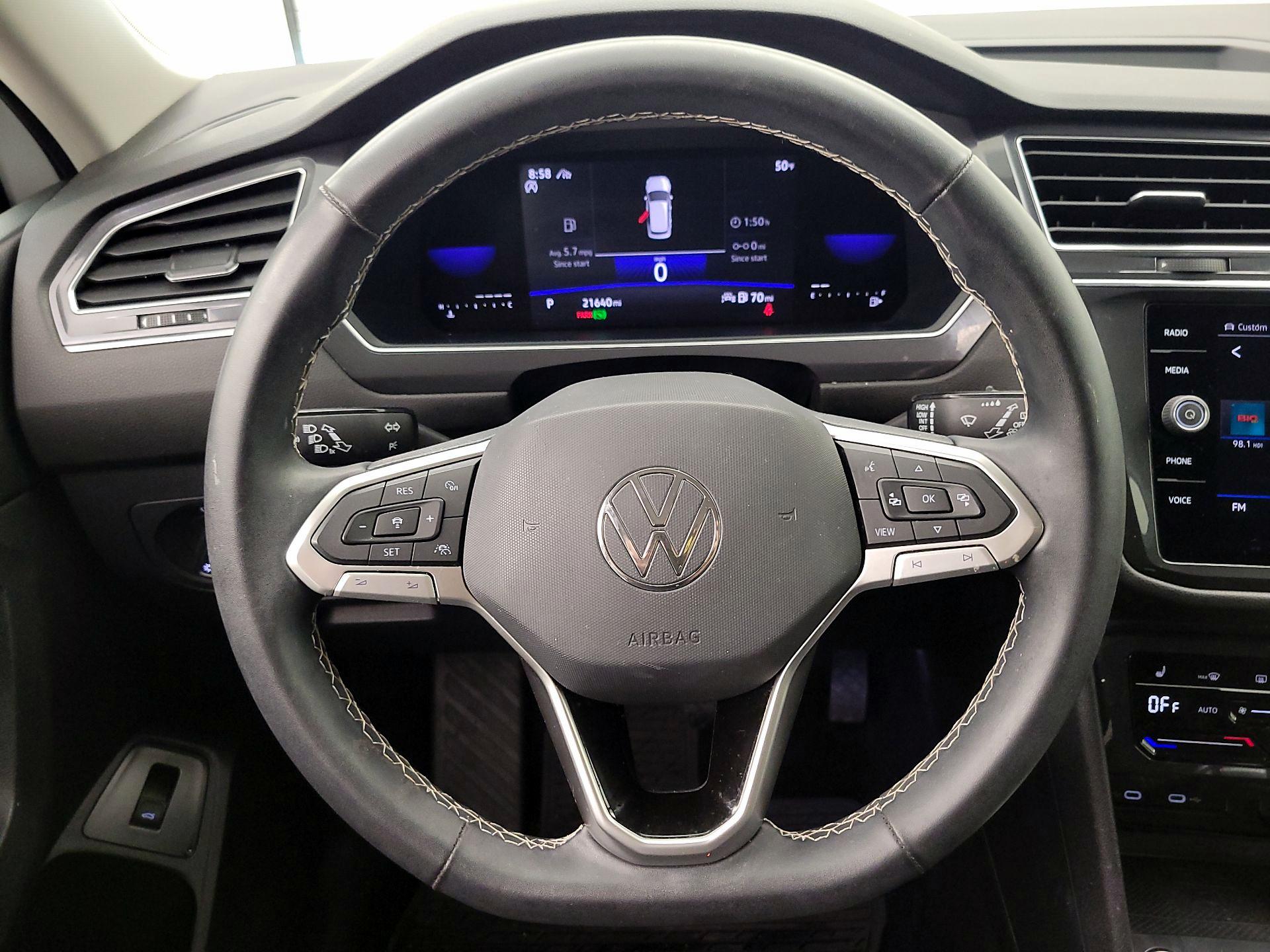 Thumbnail: 2022 Volkswagen Tiguan - 10