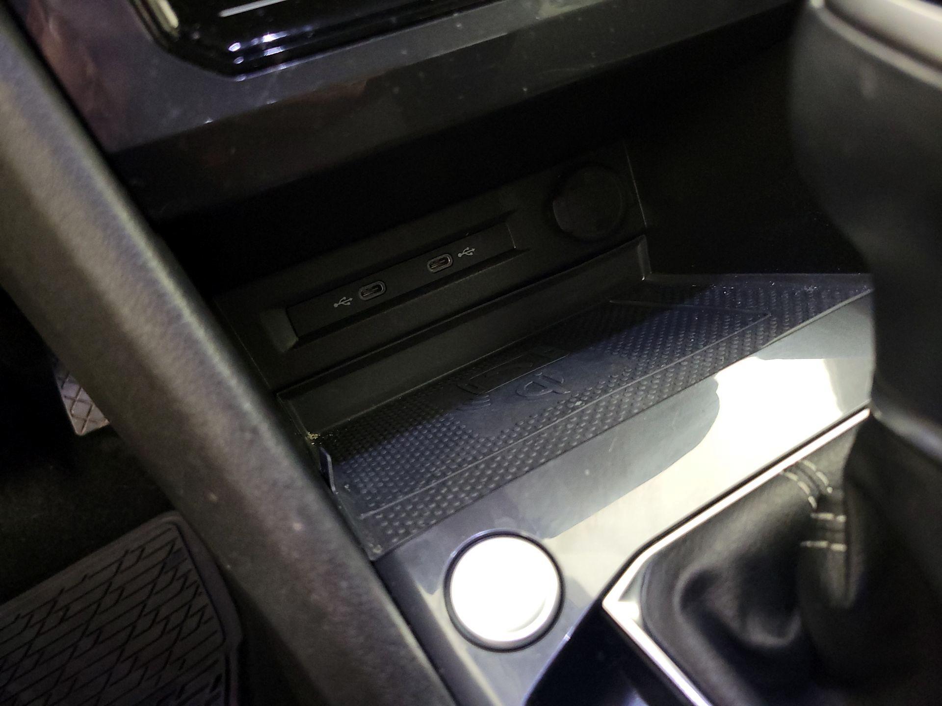 Thumbnail: 2022 Volkswagen Tiguan - 18