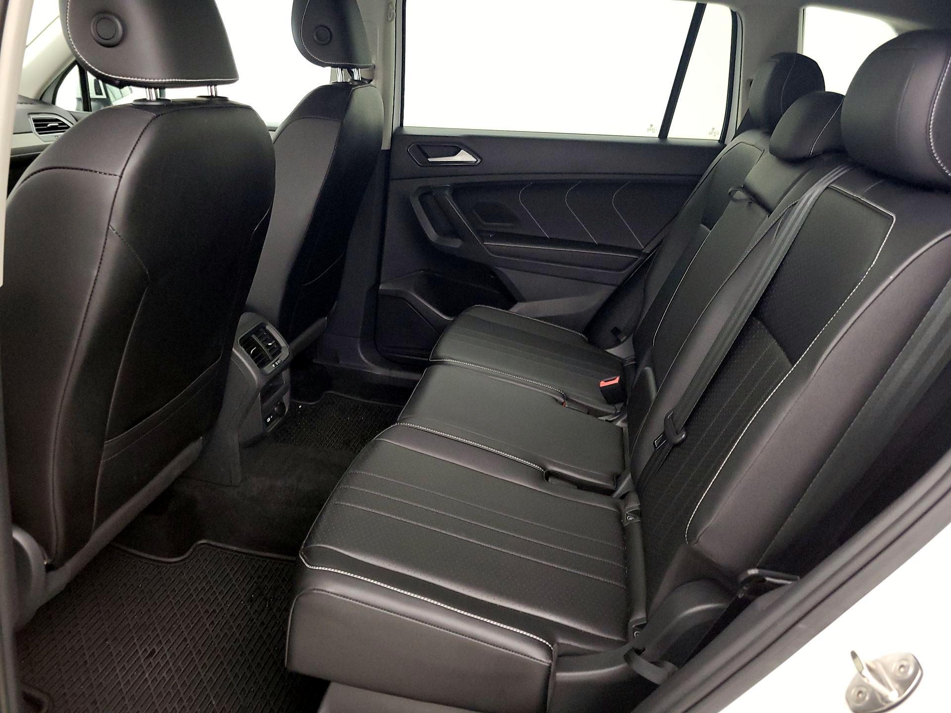 Thumbnail: 2022 Volkswagen Tiguan - 19