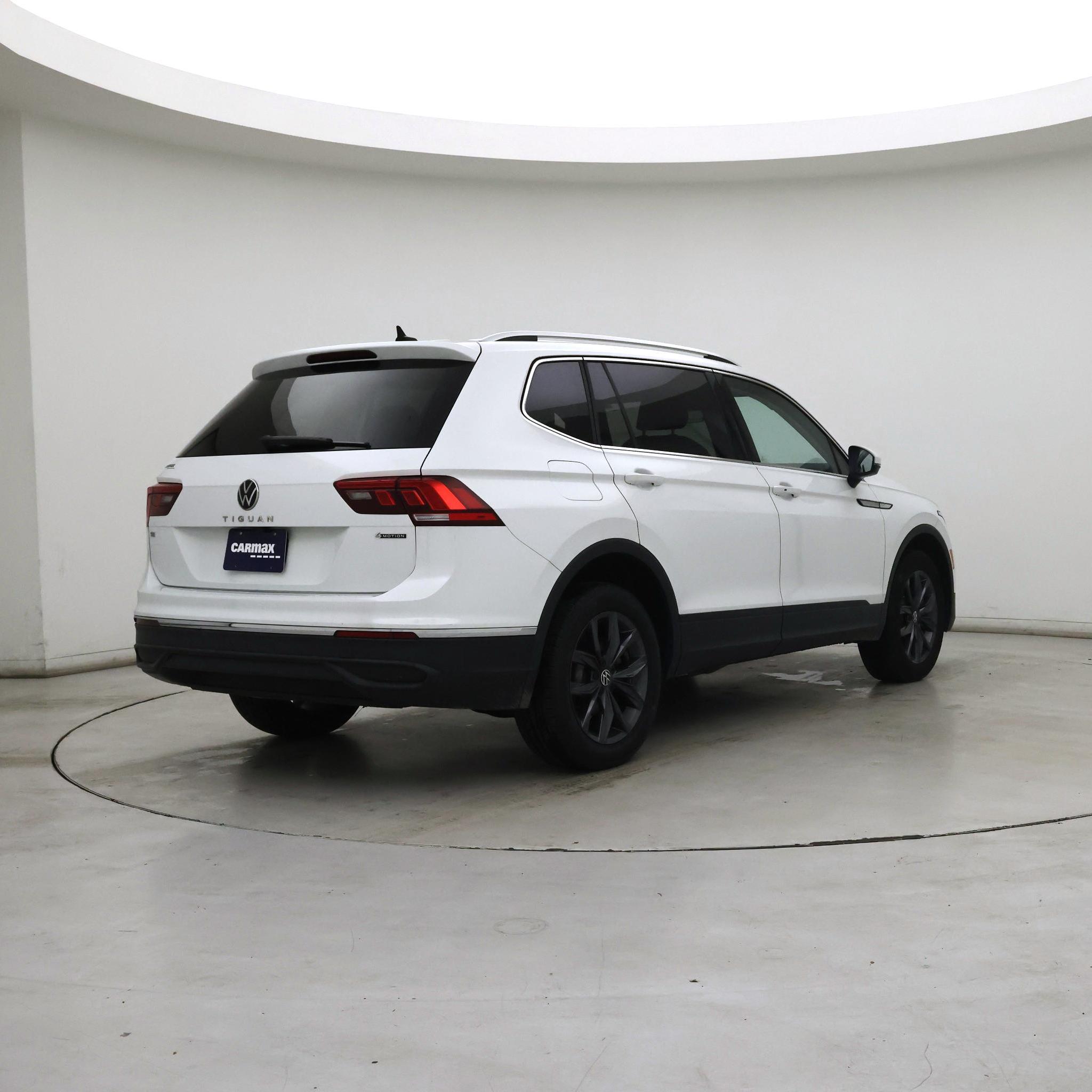 Thumbnail: 2022 Volkswagen Tiguan - 8