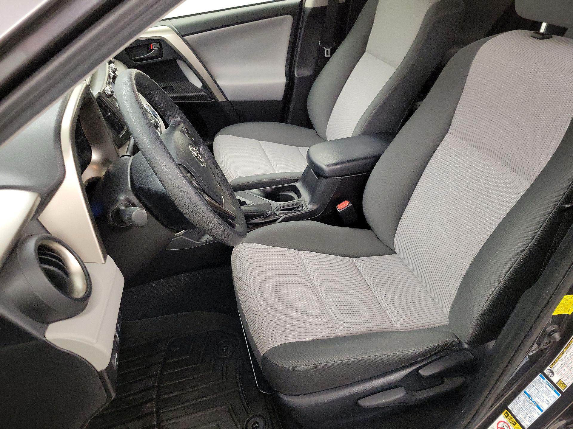 Thumbnail: 2015 Toyota RAV4 - 11