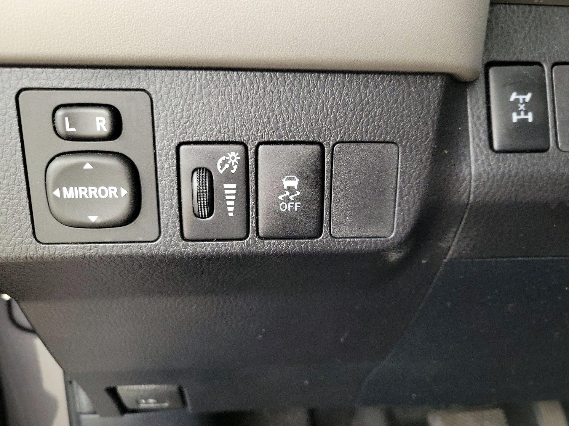 Thumbnail: 2015 Toyota RAV4 - 13