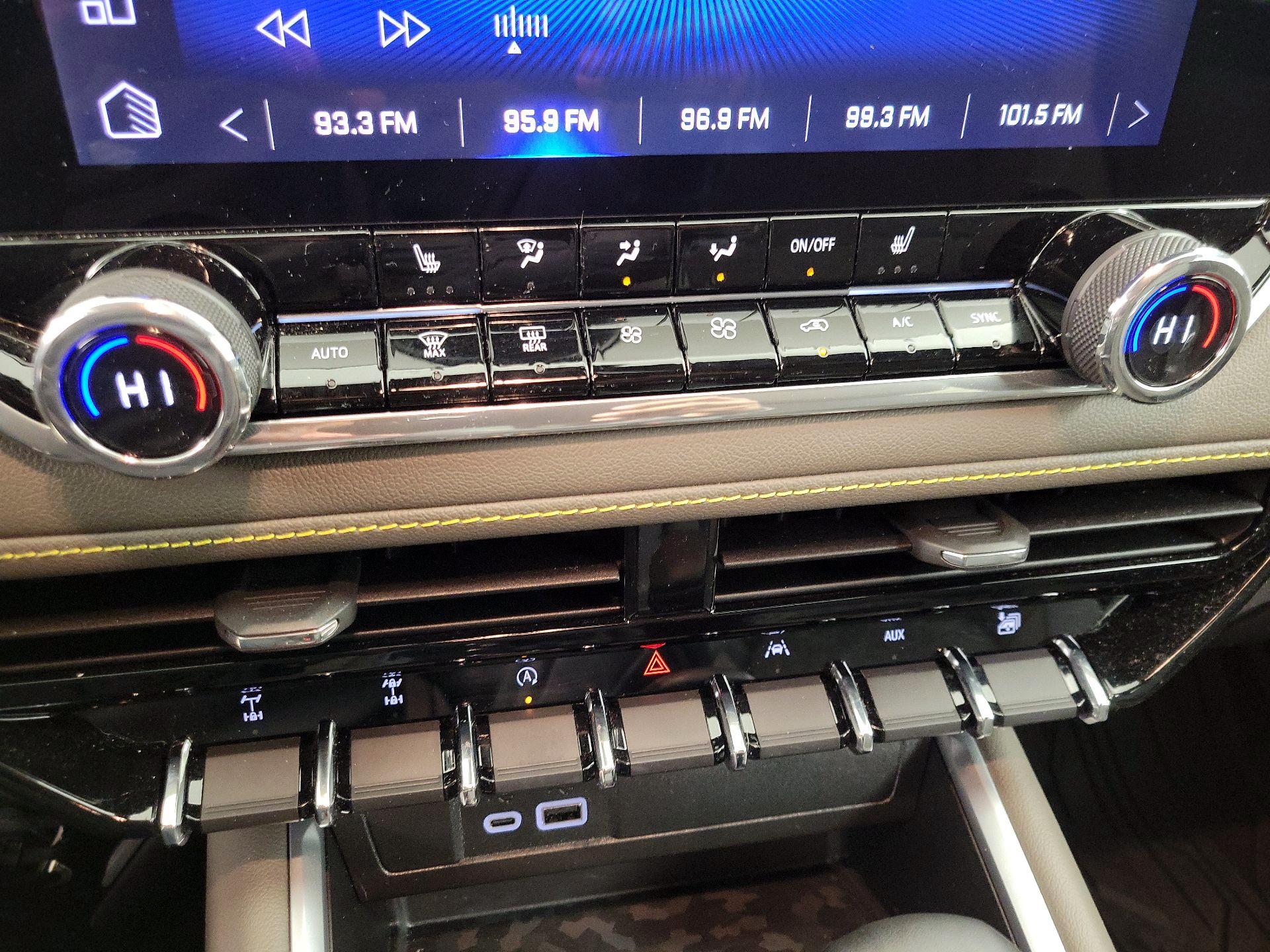 Thumbnail: 2024 Chevrolet Colorado - 17