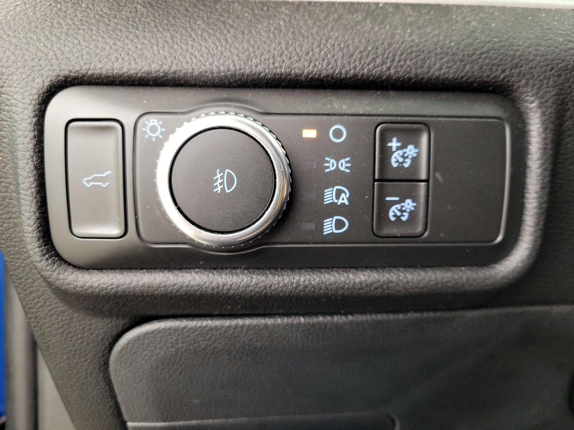 Thumbnail: 2021 Ford Explorer - 13