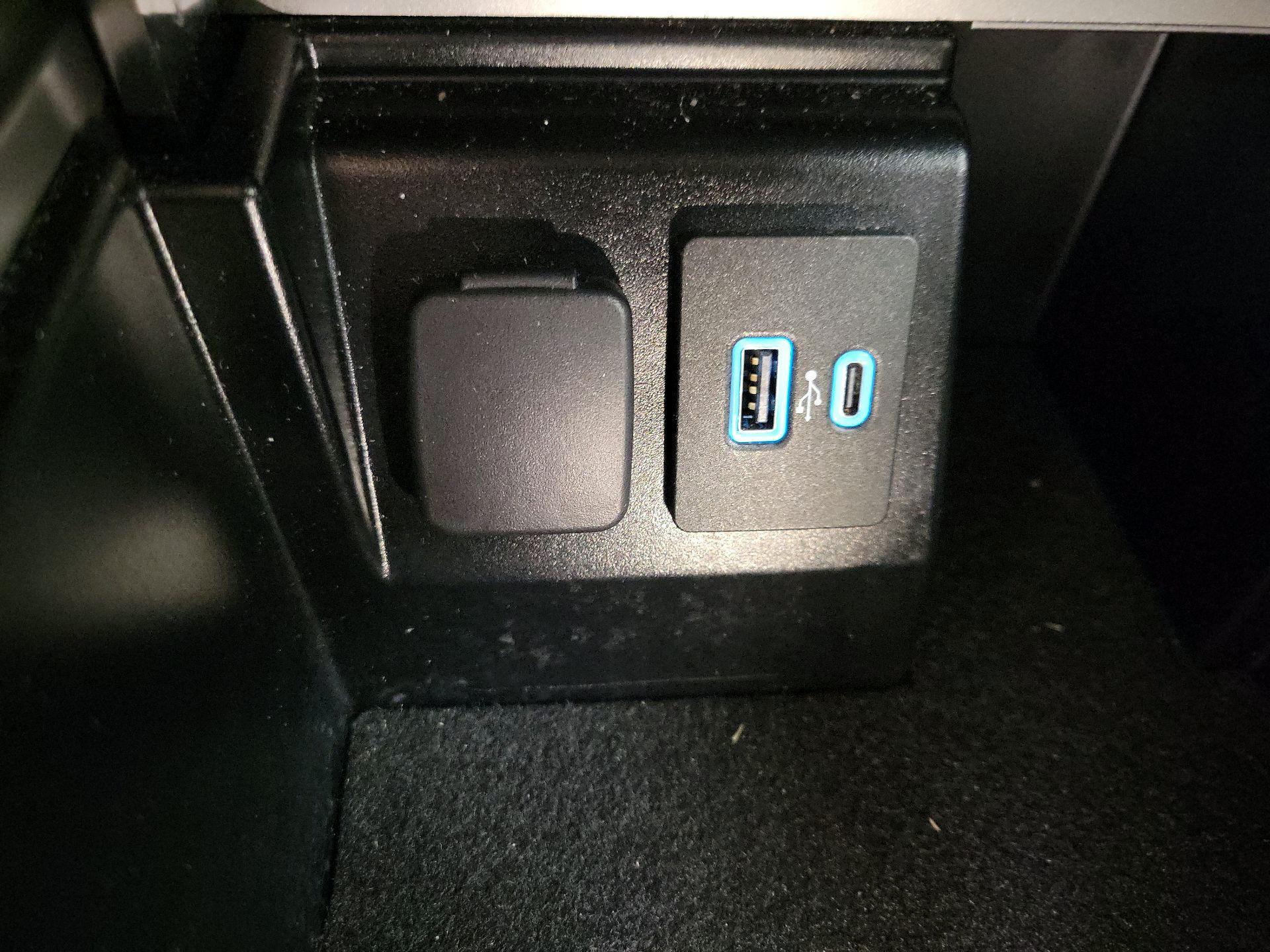 Thumbnail: 2021 Ford Explorer - 18