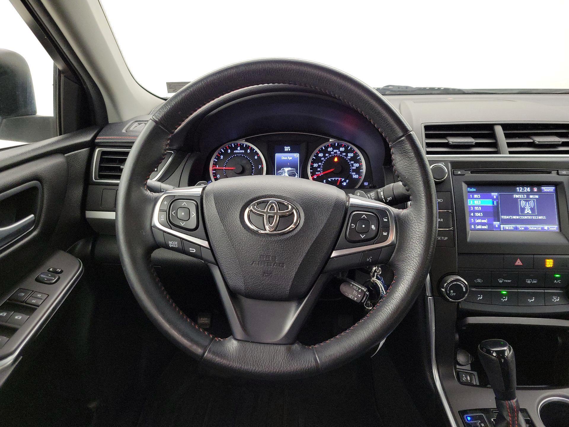 Thumbnail: 2017 Toyota Camry - 10