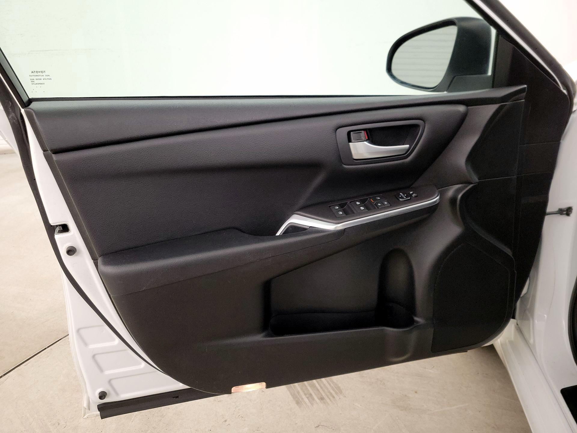 Thumbnail: 2017 Toyota Camry - 12