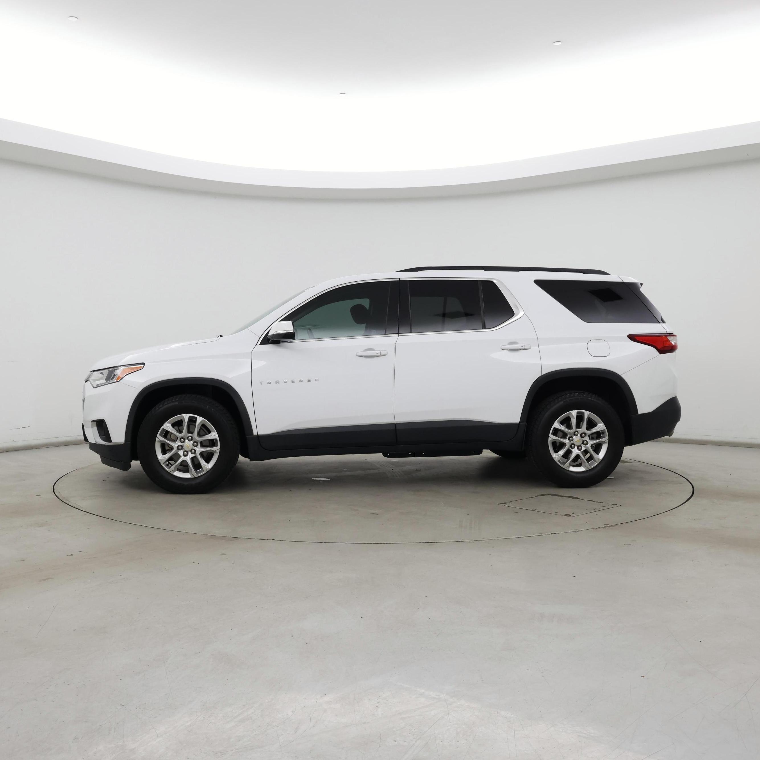 Thumbnail: 2019 Chevrolet Traverse - 3