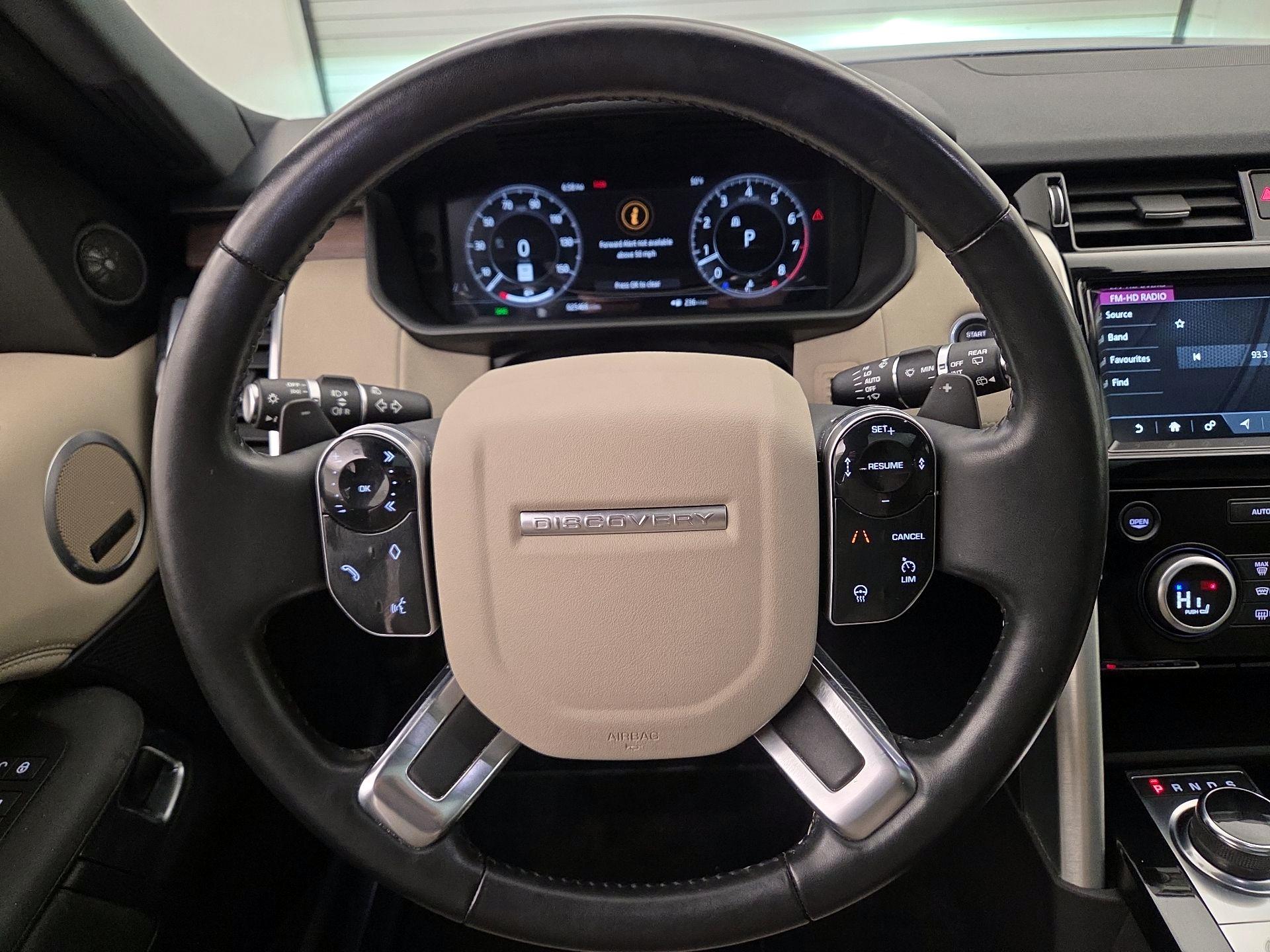 Thumbnail: 2020 Land Rover Discovery - 10