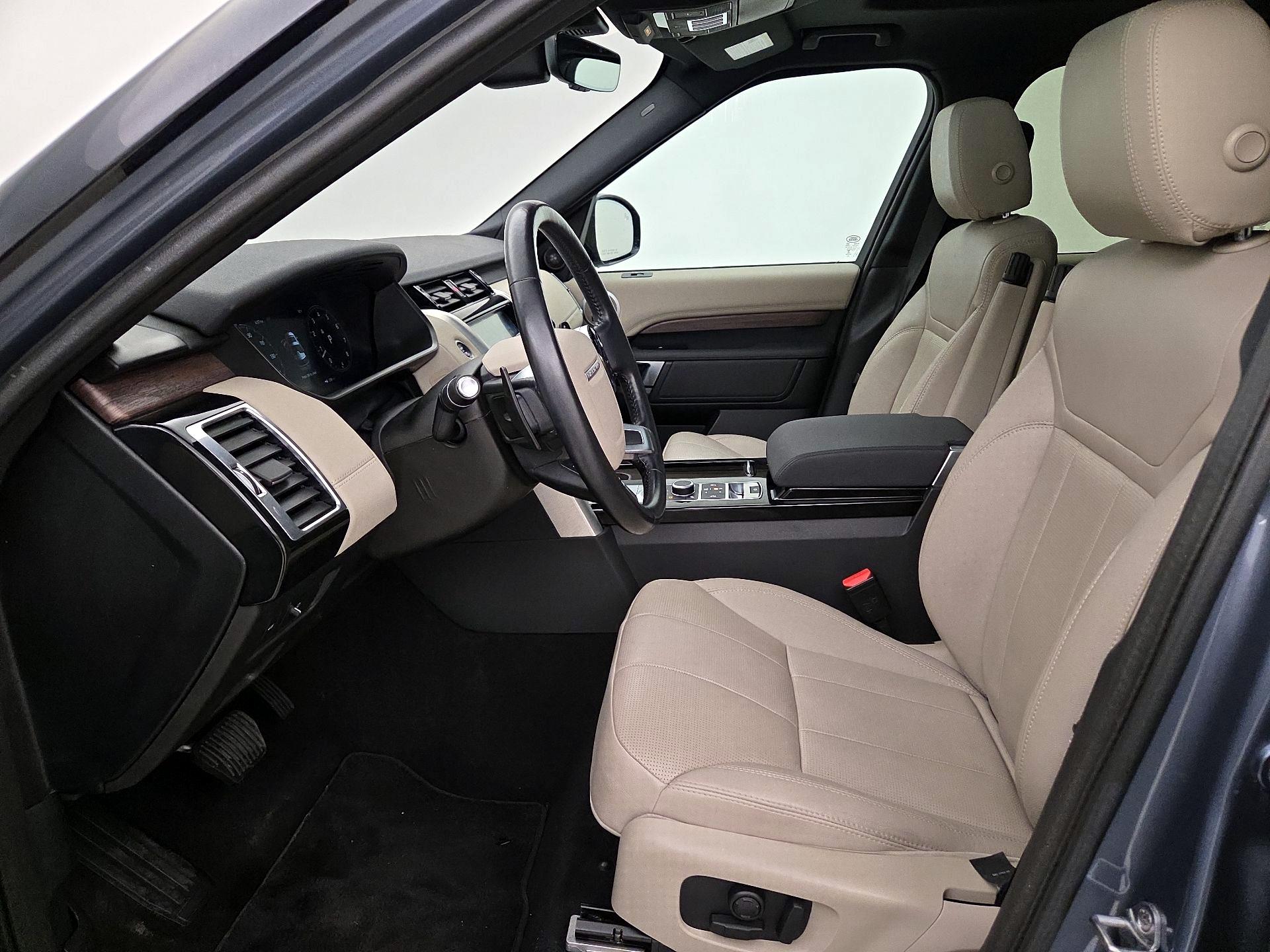 Thumbnail: 2020 Land Rover Discovery - 11