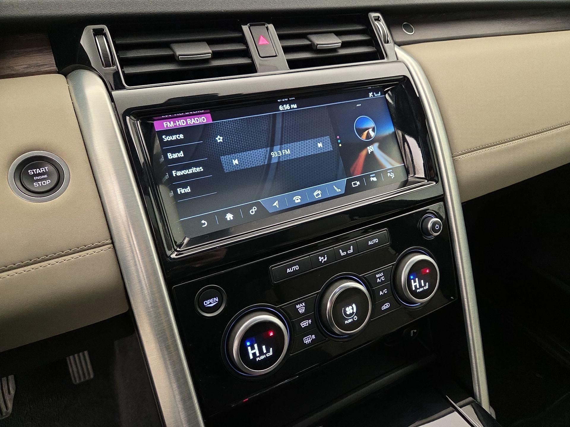 Thumbnail: 2020 Land Rover Discovery - 15