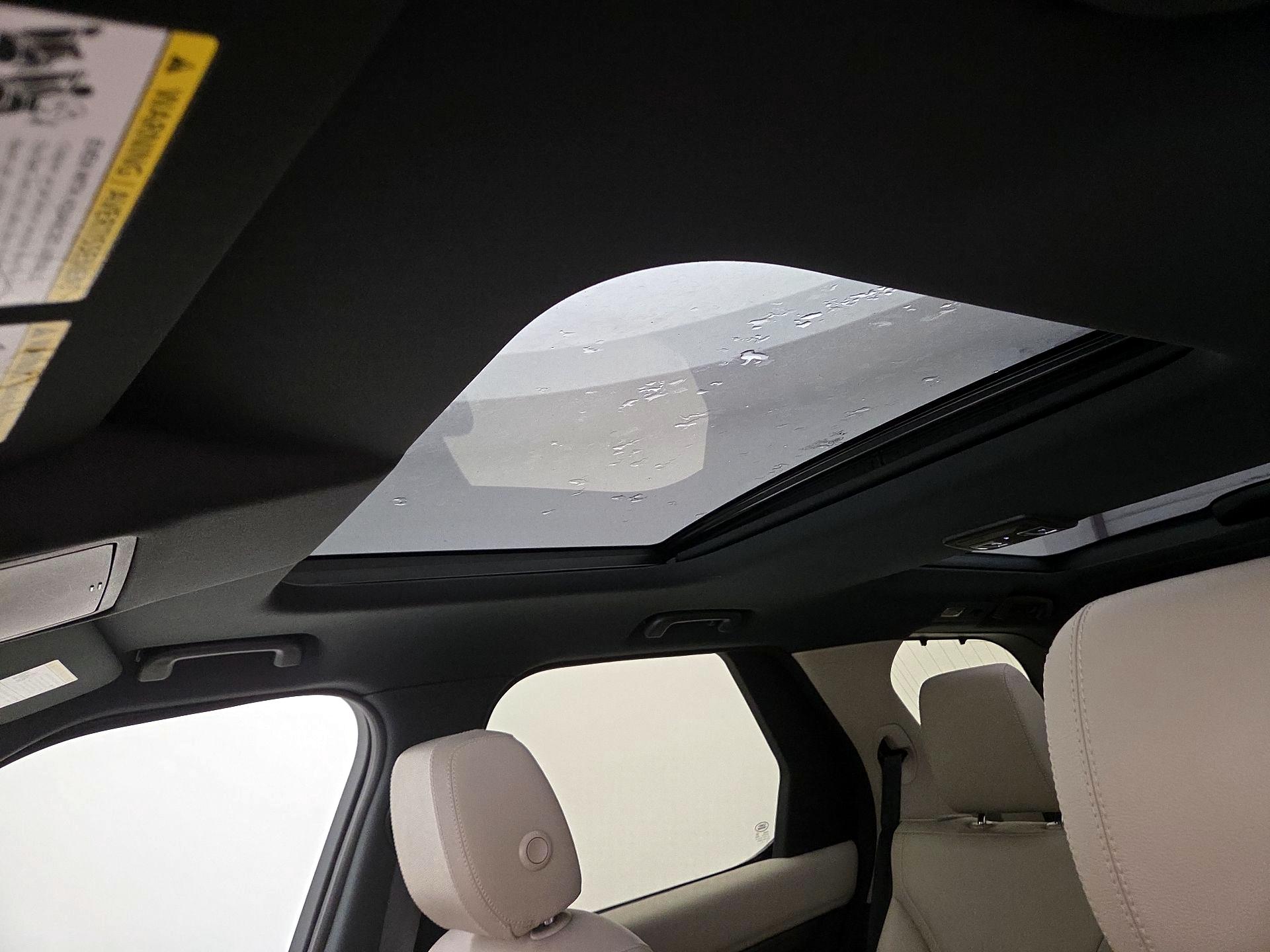 Thumbnail: 2020 Land Rover Discovery - 19