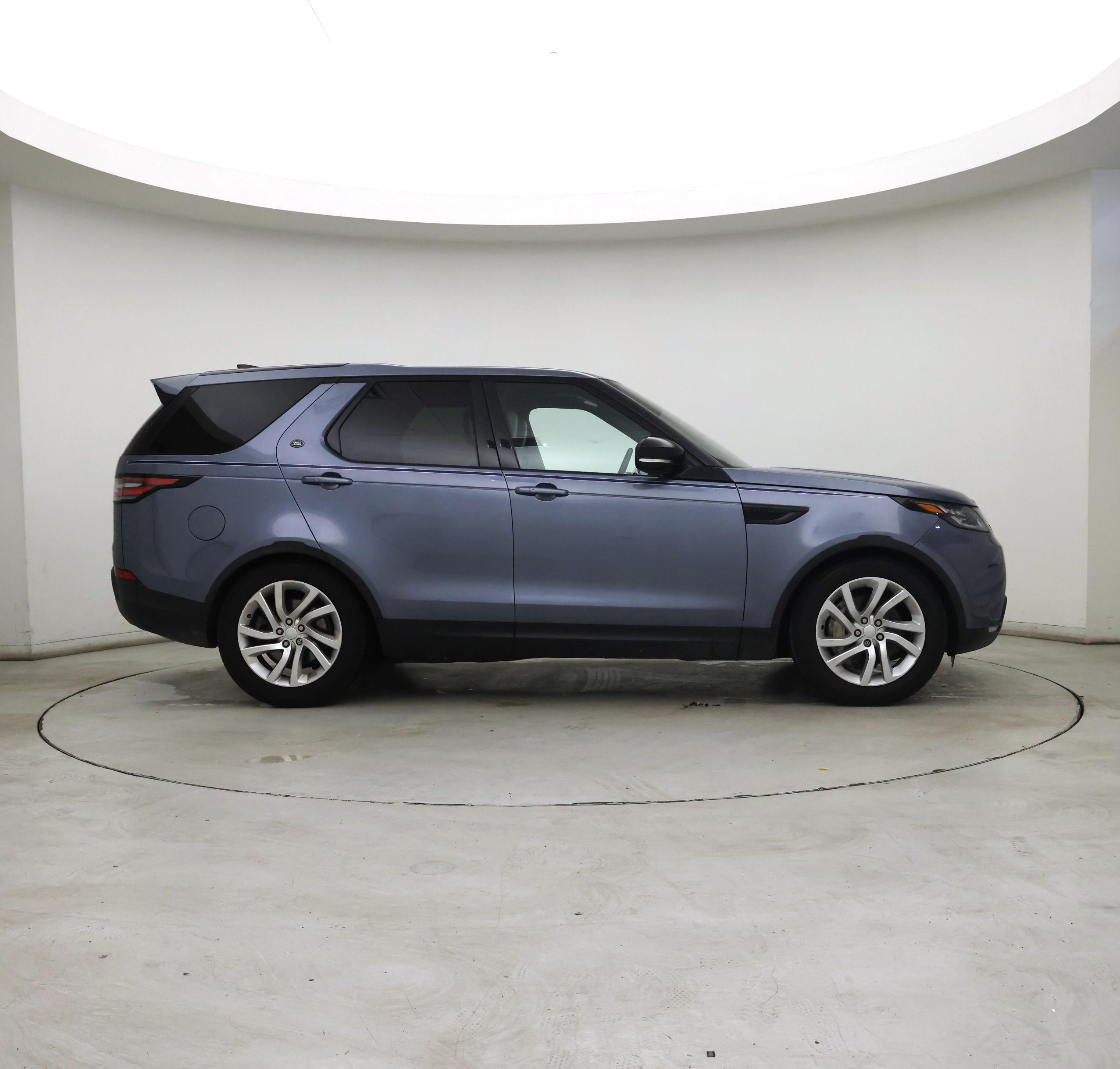 Thumbnail: 2020 Land Rover Discovery - 7