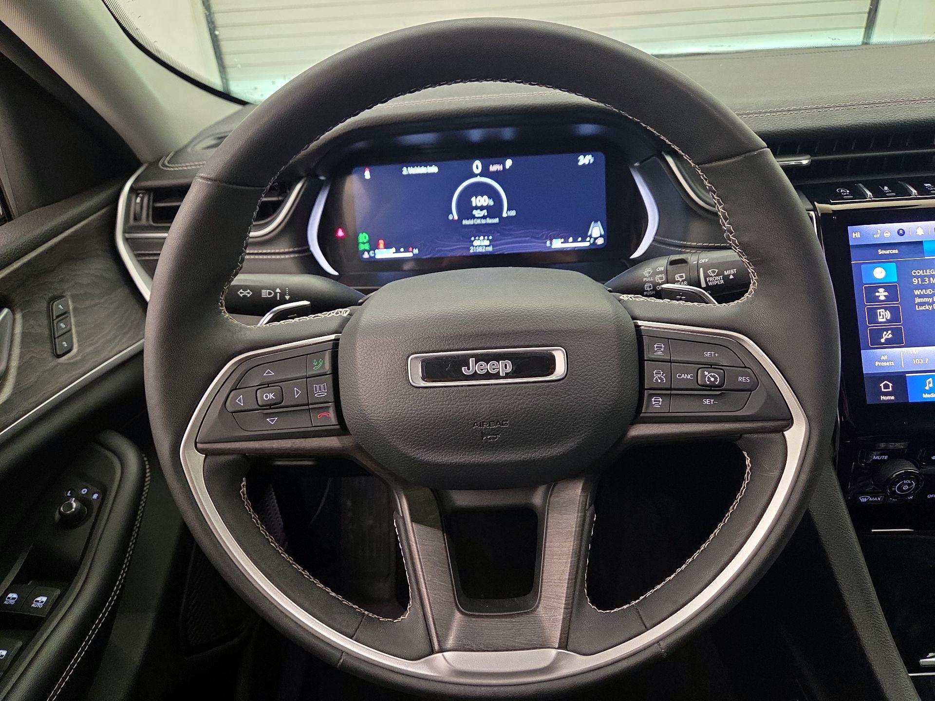 Thumbnail: 2023 Jeep Grand Cherokee - 10