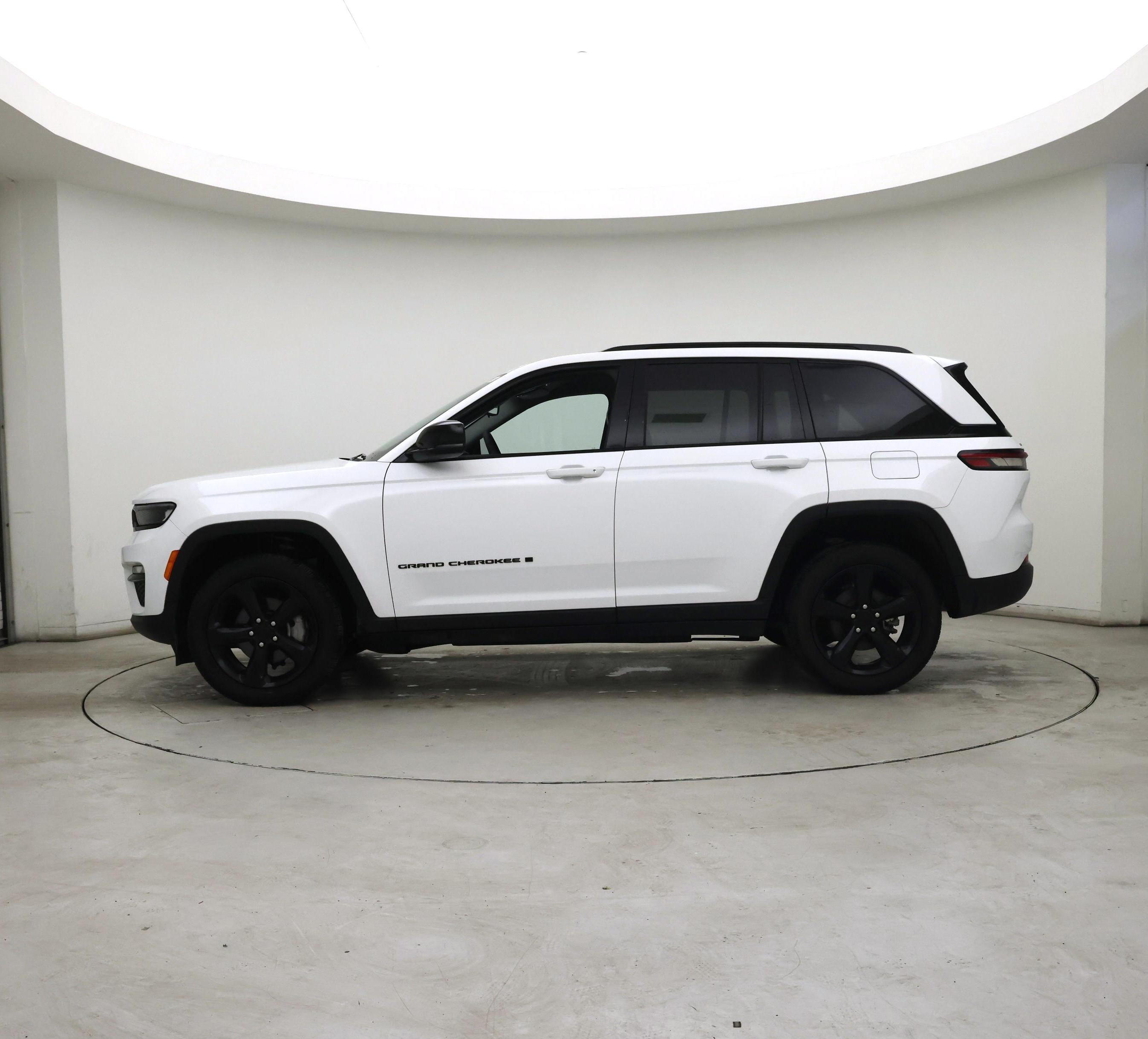 Thumbnail: 2023 Jeep Grand Cherokee - 3