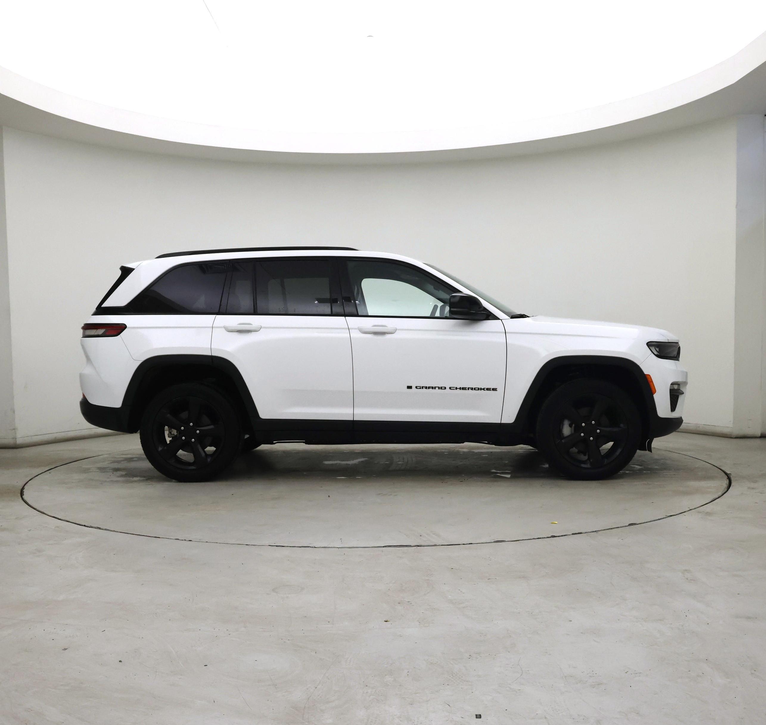 Thumbnail: 2023 Jeep Grand Cherokee - 7