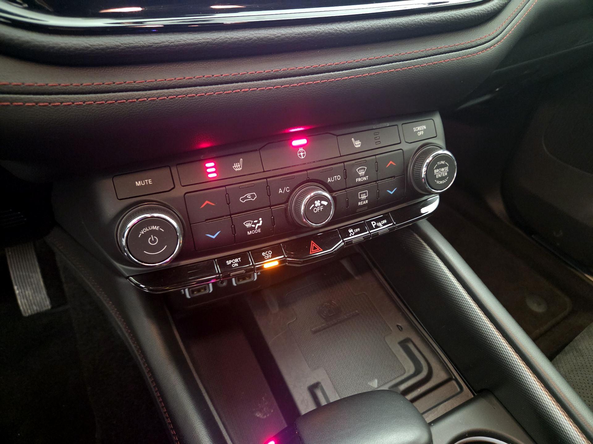 Thumbnail: 2022 Dodge Durango - 16