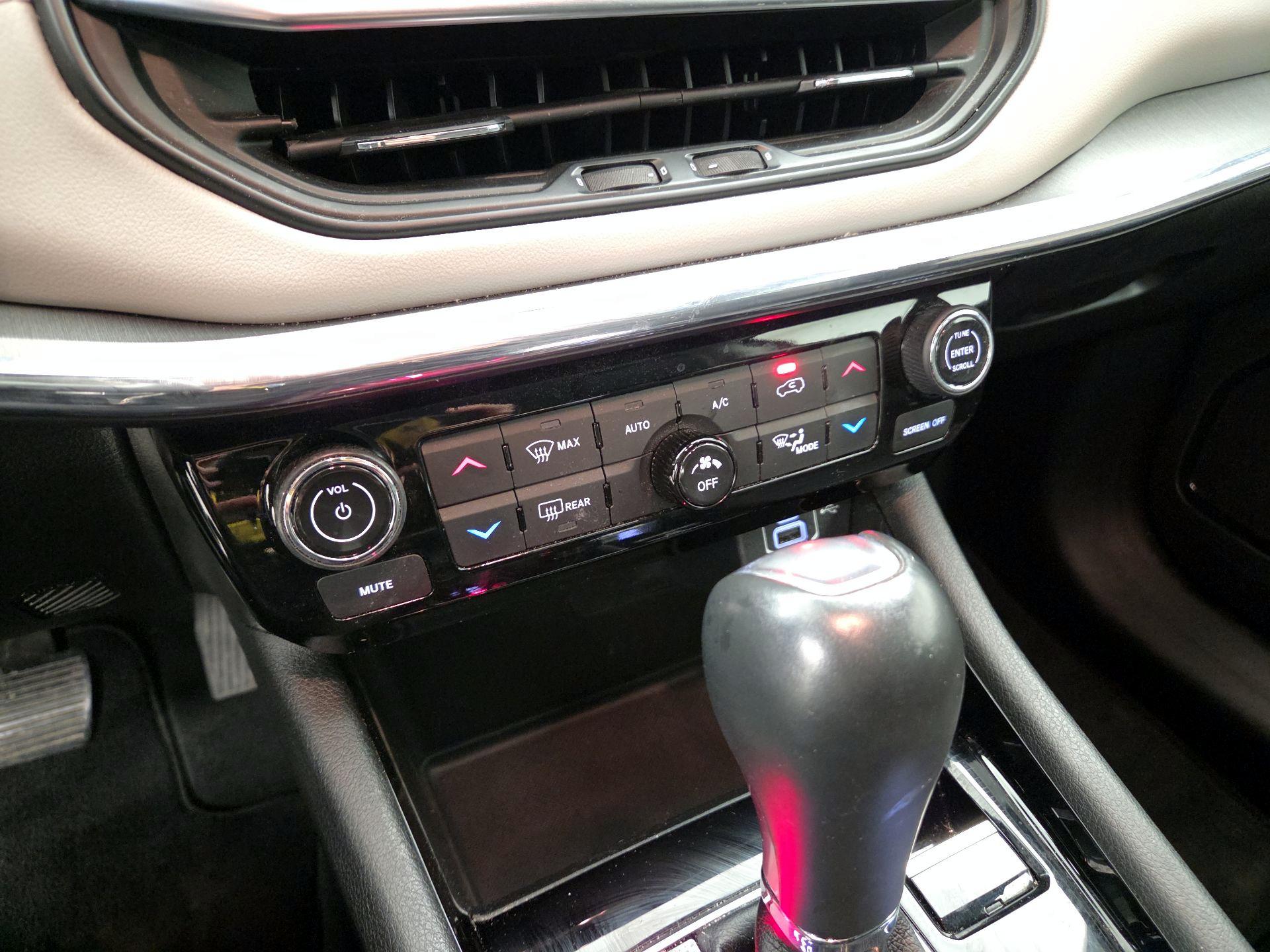 Thumbnail: 2022 Jeep Compass - 16