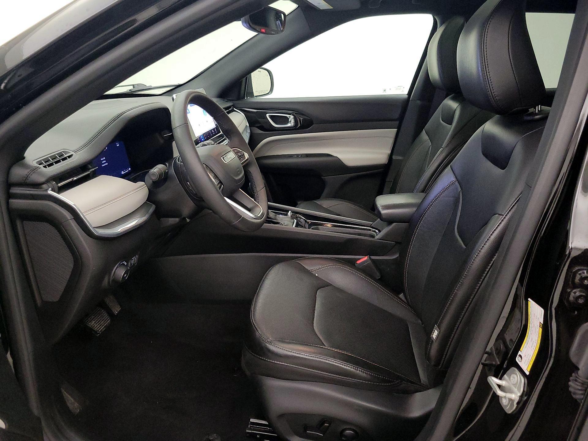 Thumbnail: 2023 Jeep Compass - 11