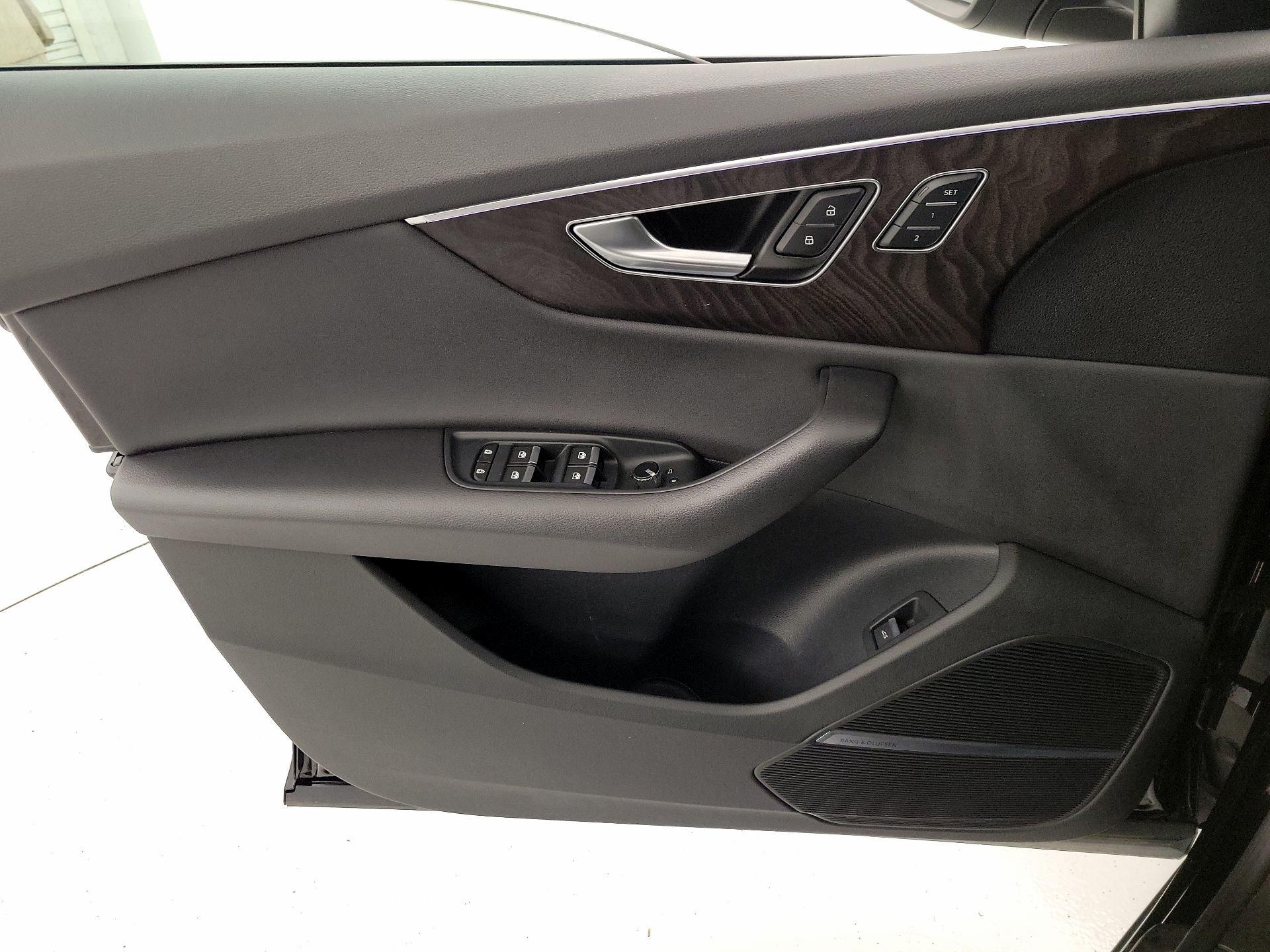 Thumbnail: 2021 Audi Q8 - 12