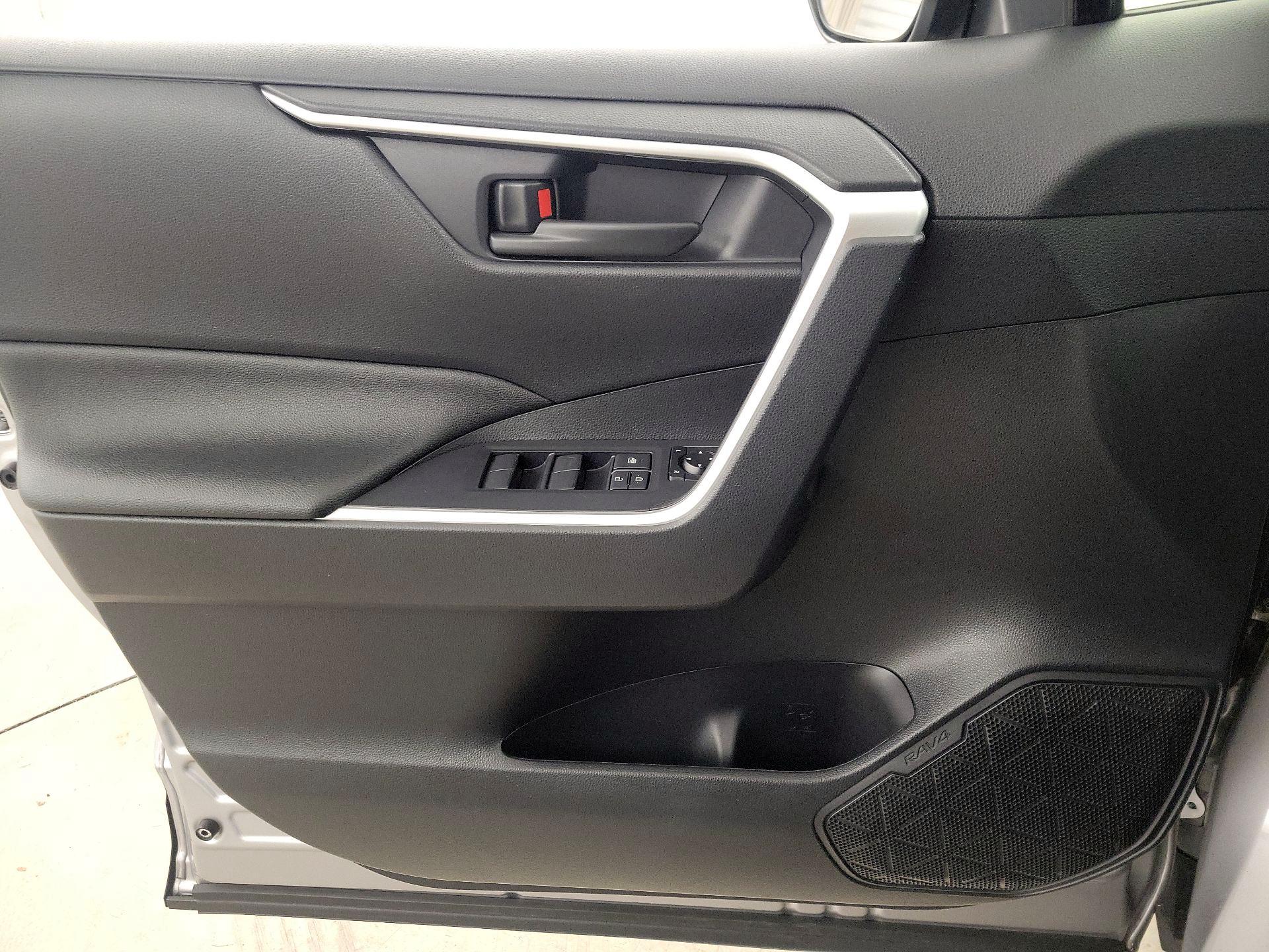 Thumbnail: 2021 Toyota RAV4 - 12