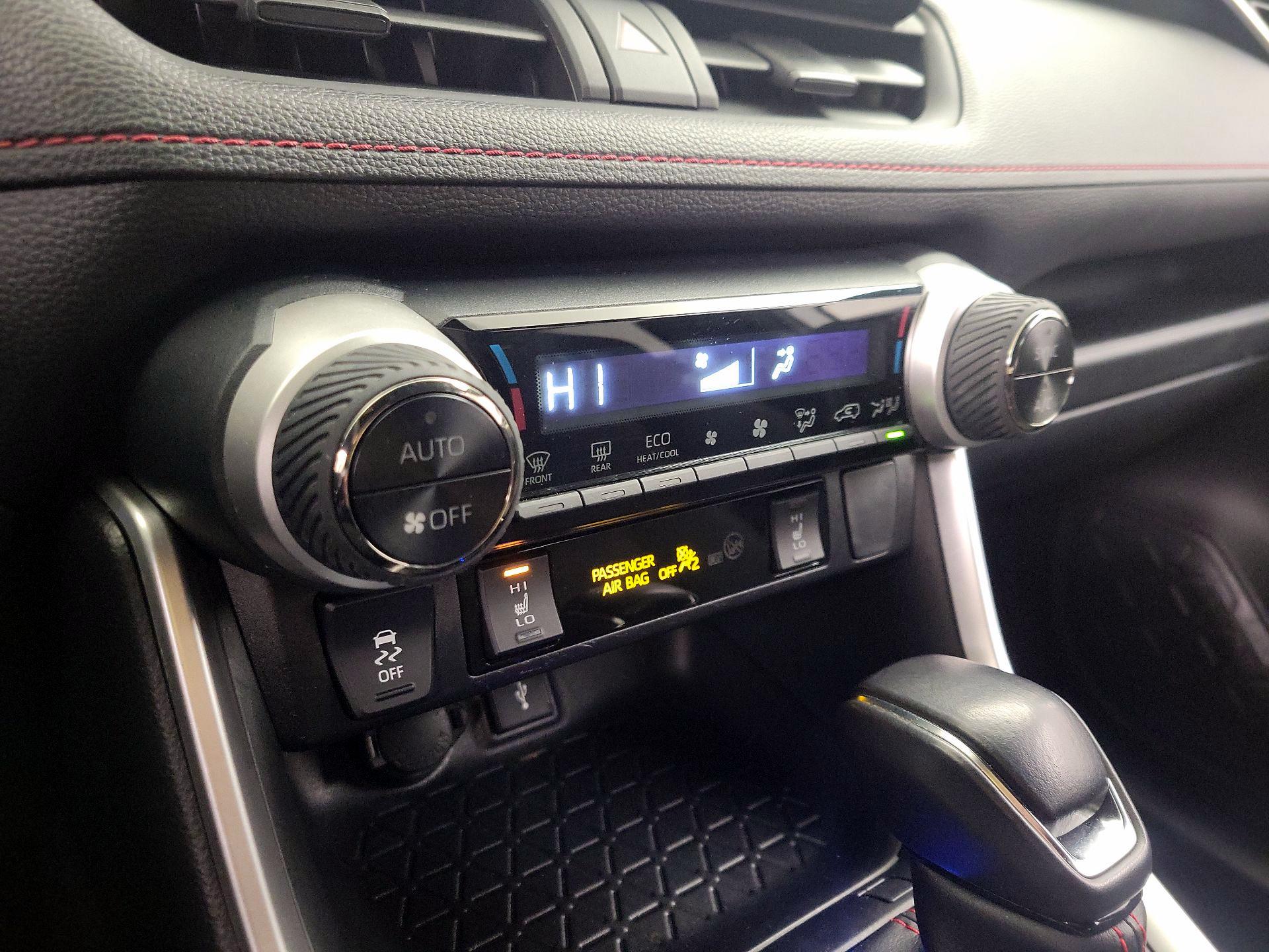 Thumbnail: 2021 Toyota RAV4 - 16