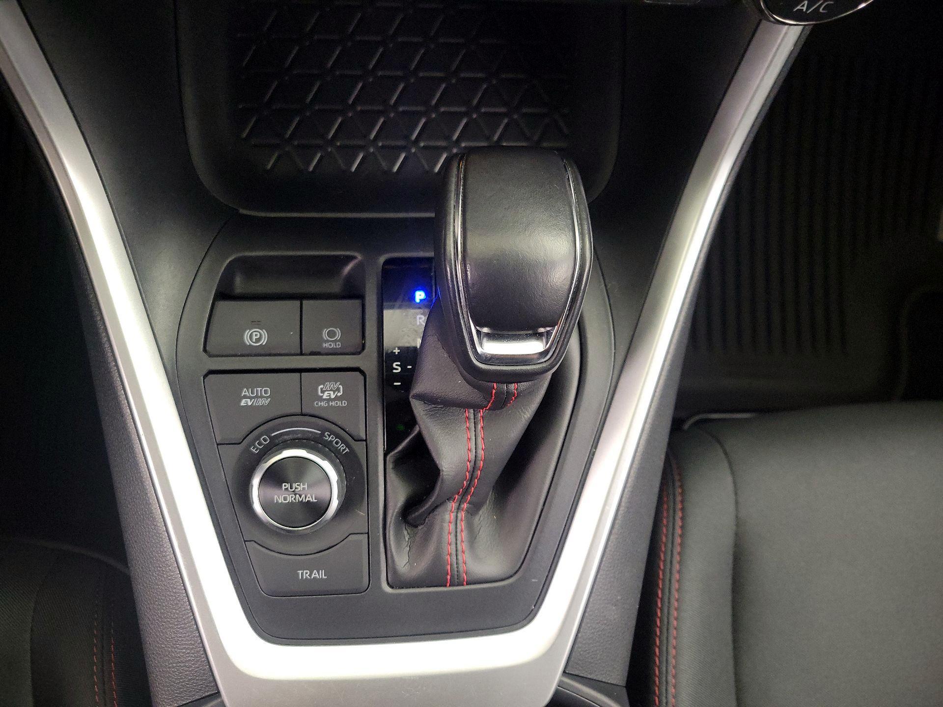 Thumbnail: 2021 Toyota RAV4 - 17