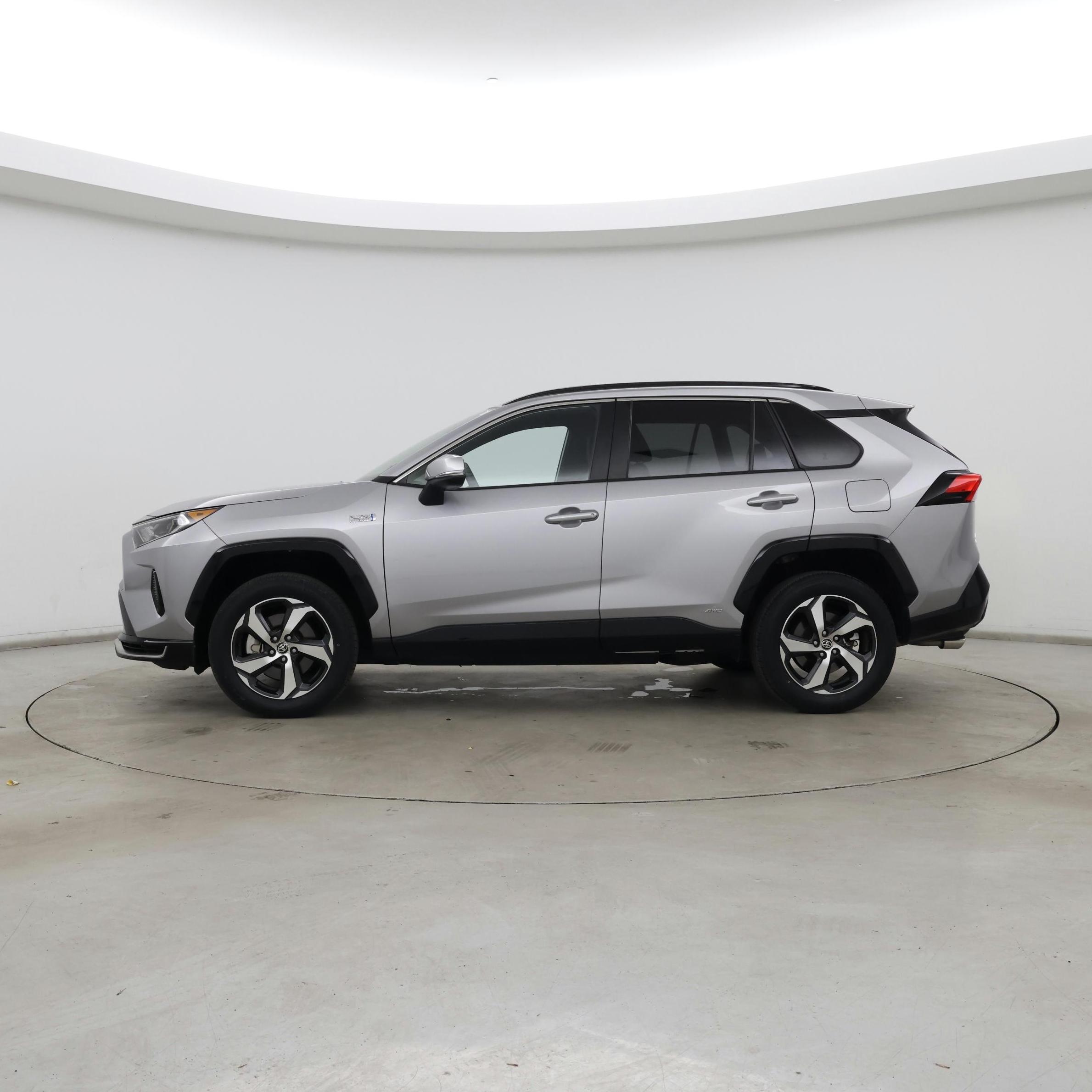 Thumbnail: 2021 Toyota RAV4 - 3