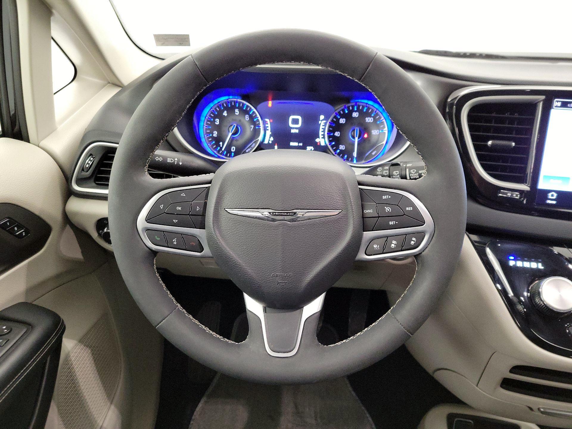 Thumbnail: 2023 Chrysler Pacifica - 10