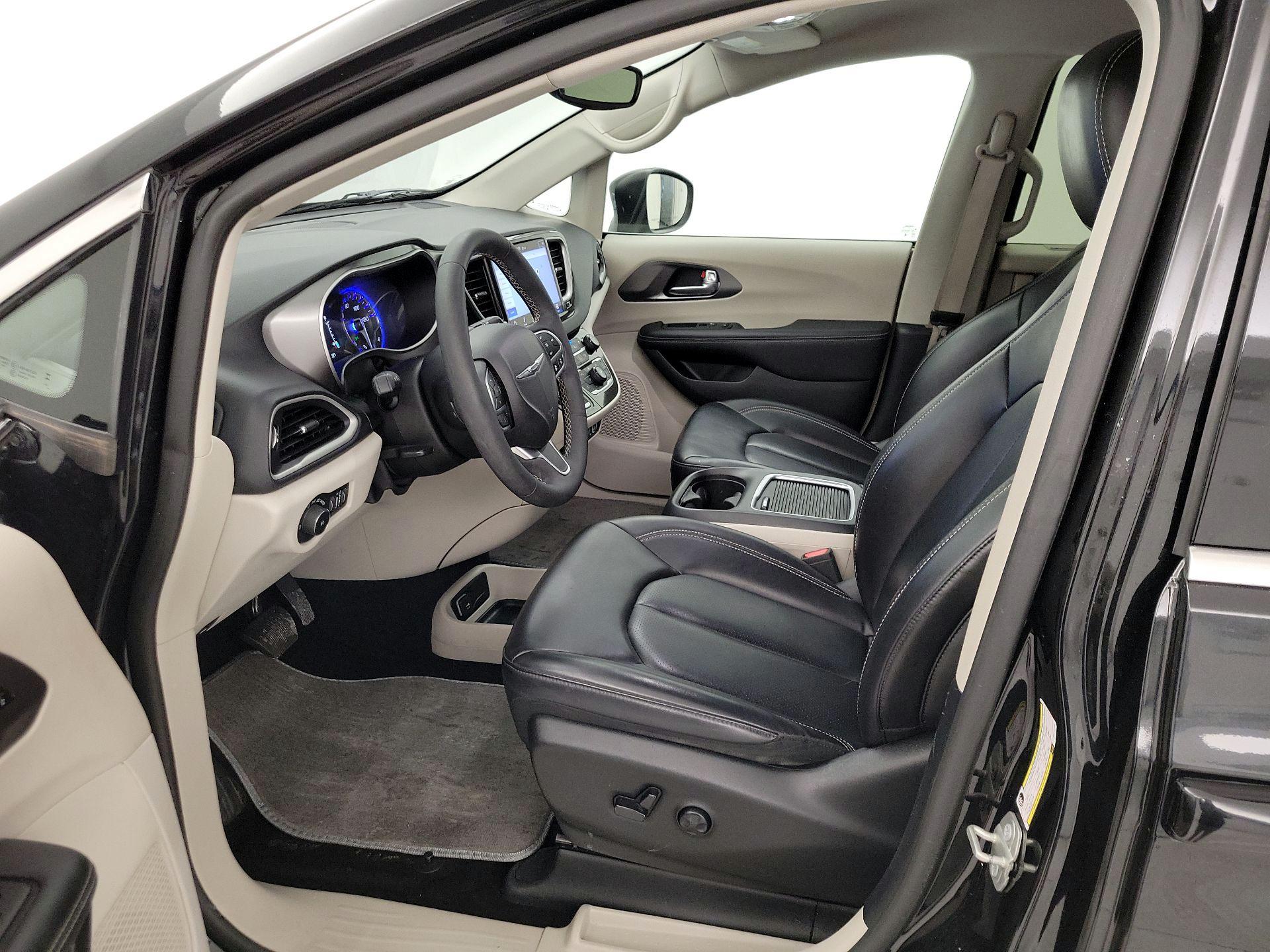 Thumbnail: 2023 Chrysler Pacifica - 11