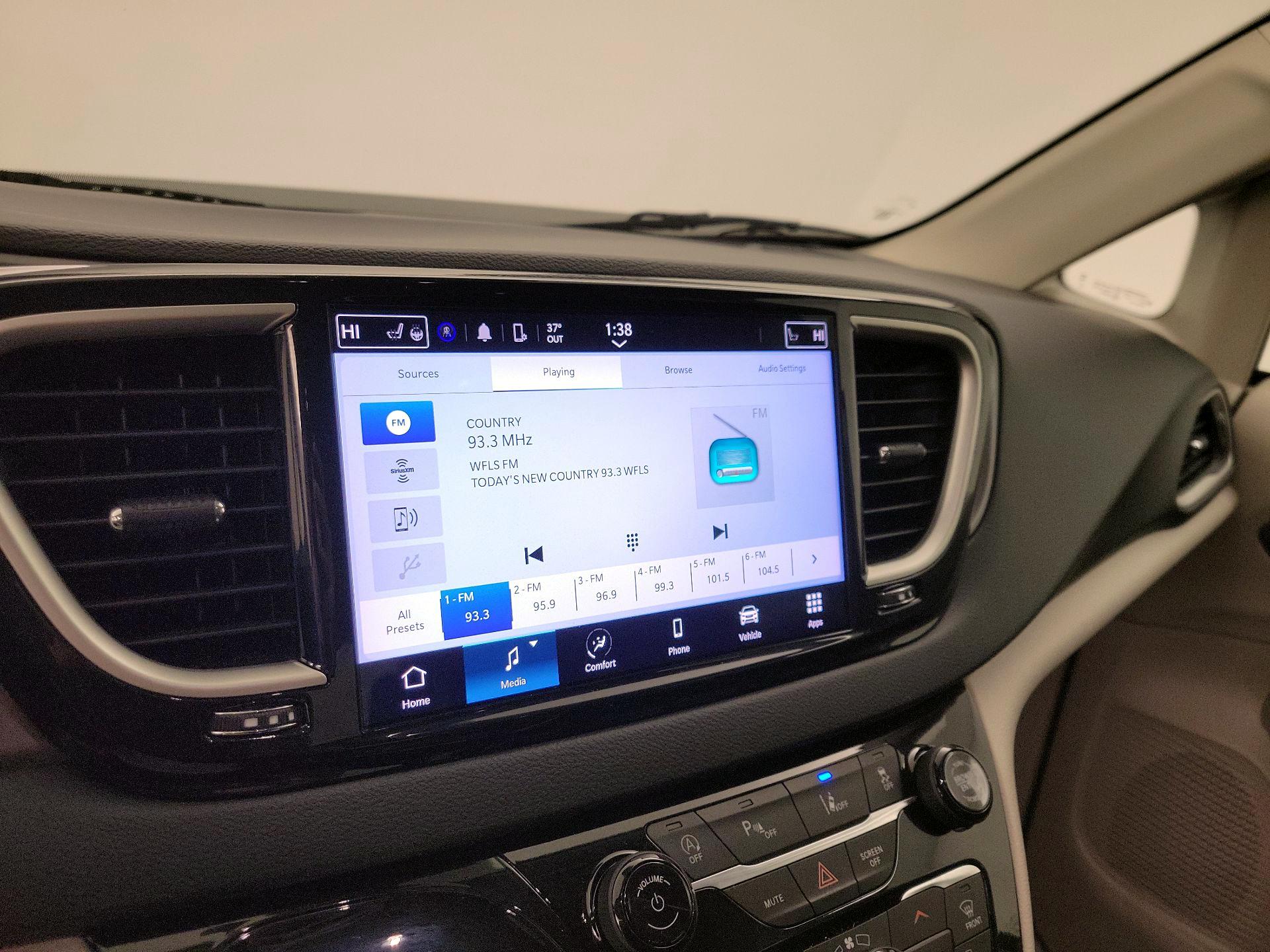 Thumbnail: 2023 Chrysler Pacifica - 15