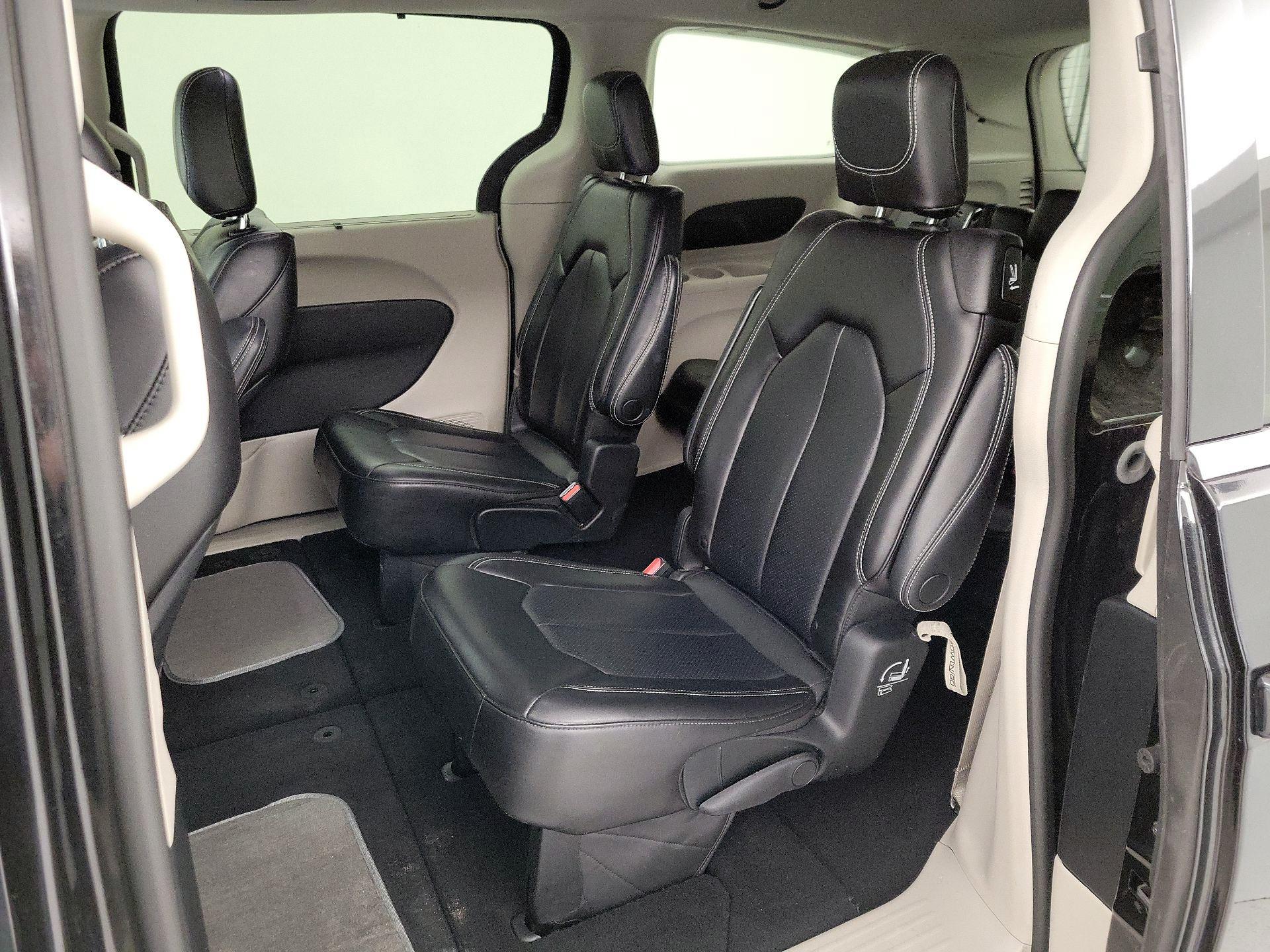 Thumbnail: 2023 Chrysler Pacifica - 19