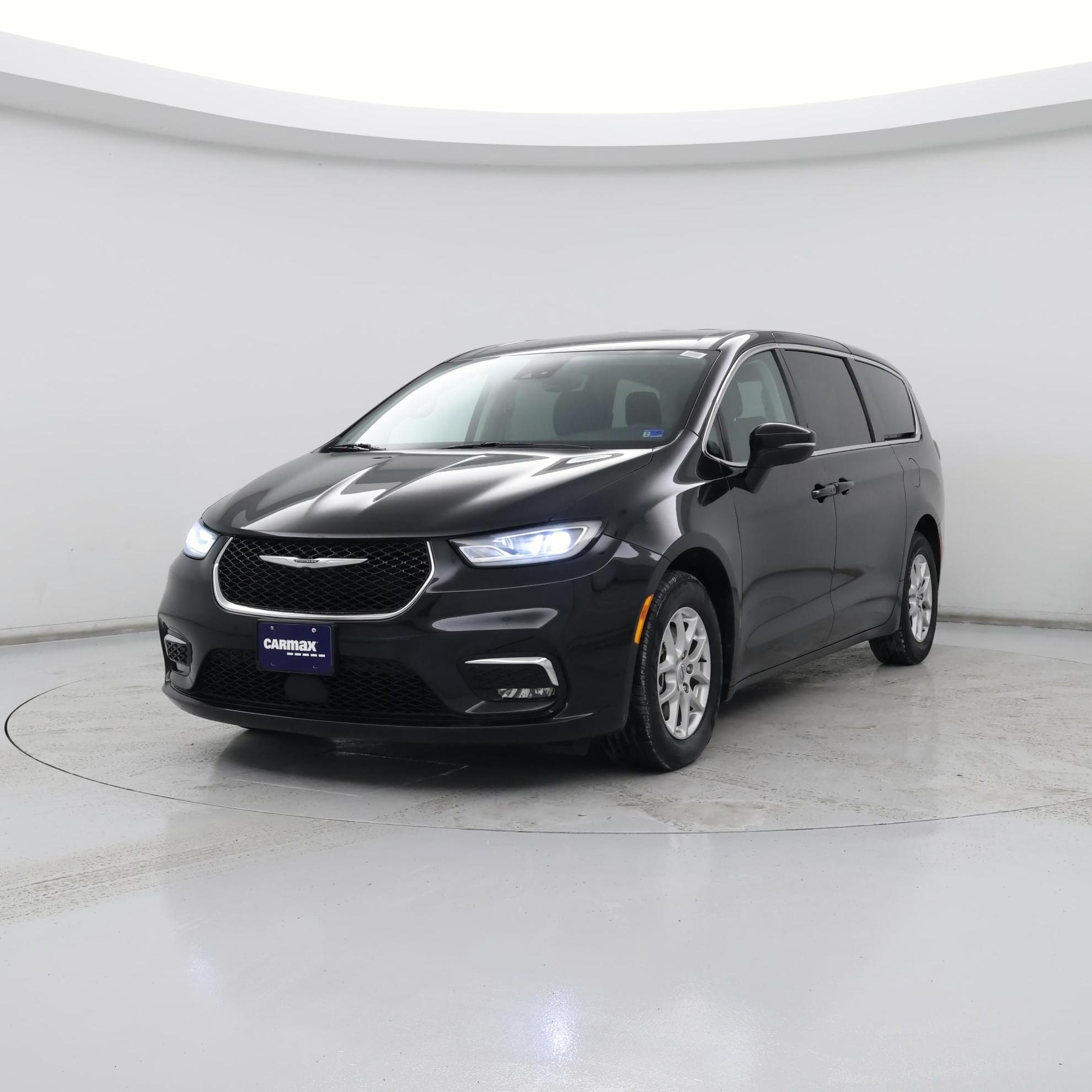 Thumbnail: 2023 Chrysler Pacifica - 4