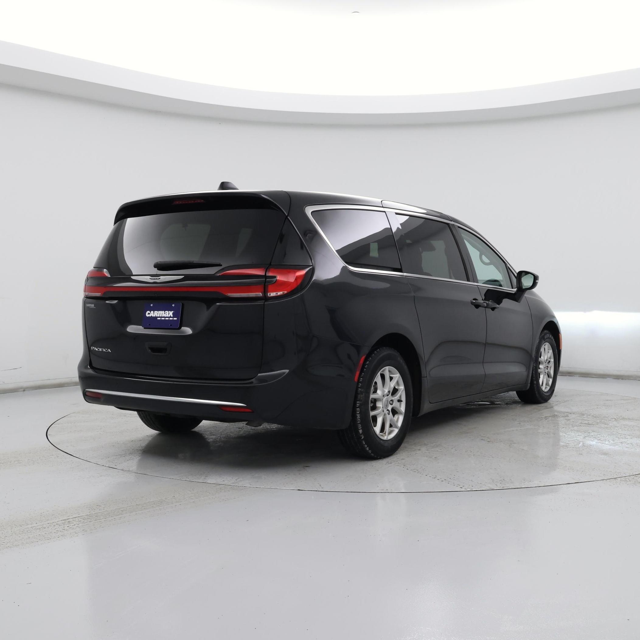 Thumbnail: 2023 Chrysler Pacifica - 8