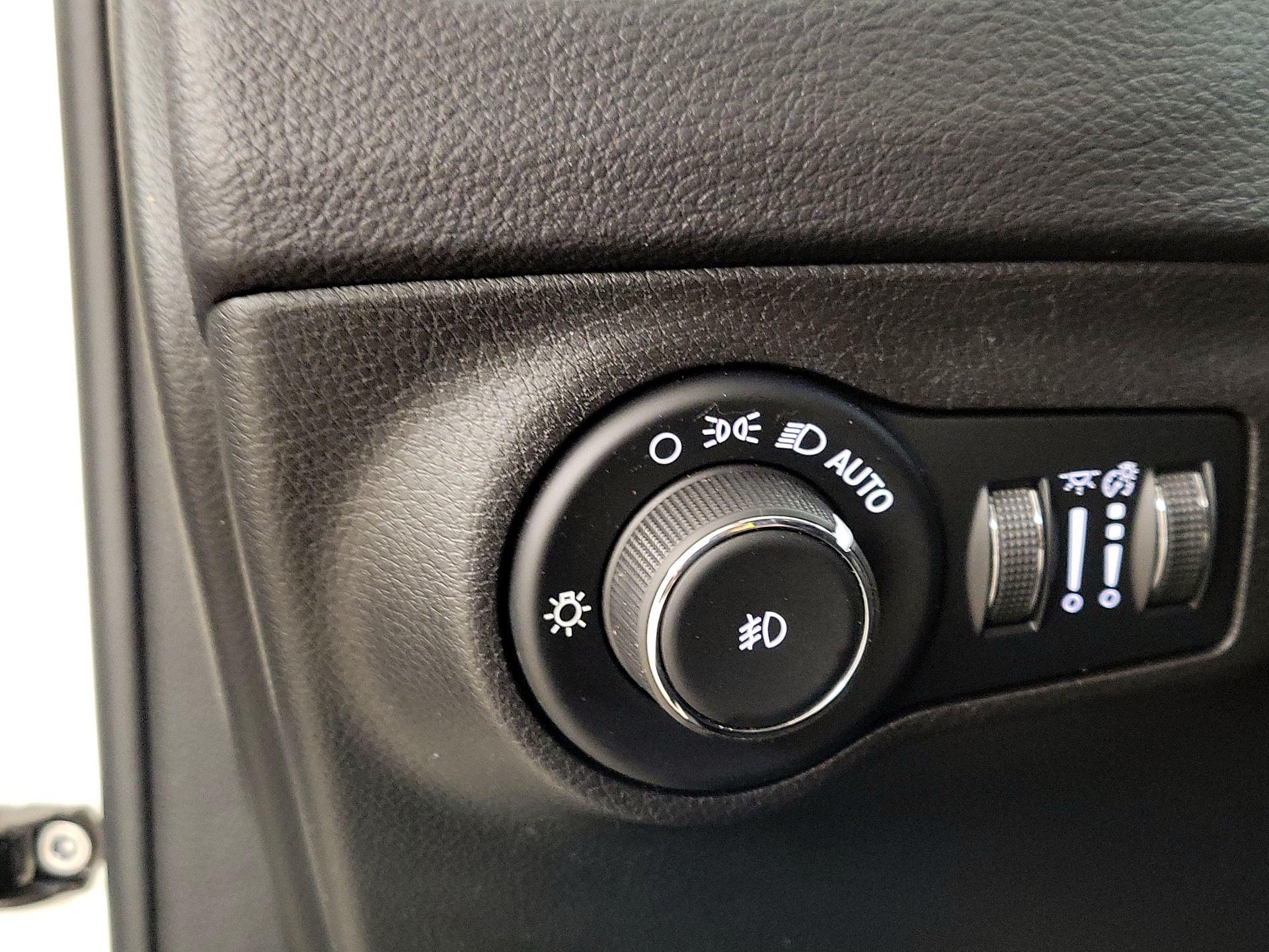 Thumbnail: 2020 Jeep Compass - 13