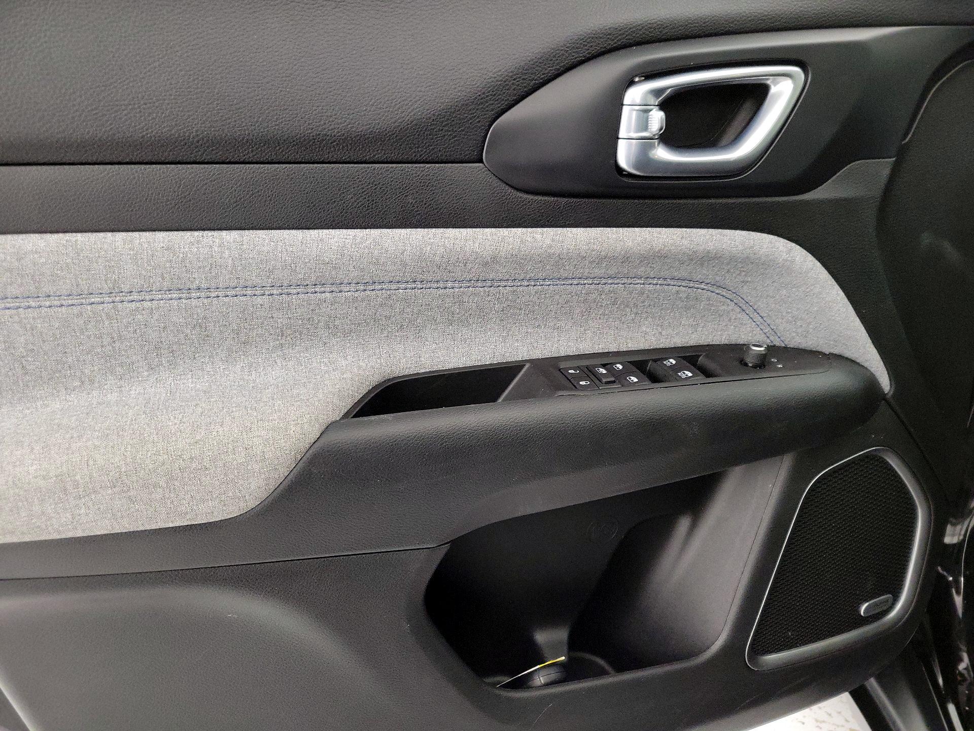 Thumbnail: 2022 Jeep Compass - 12