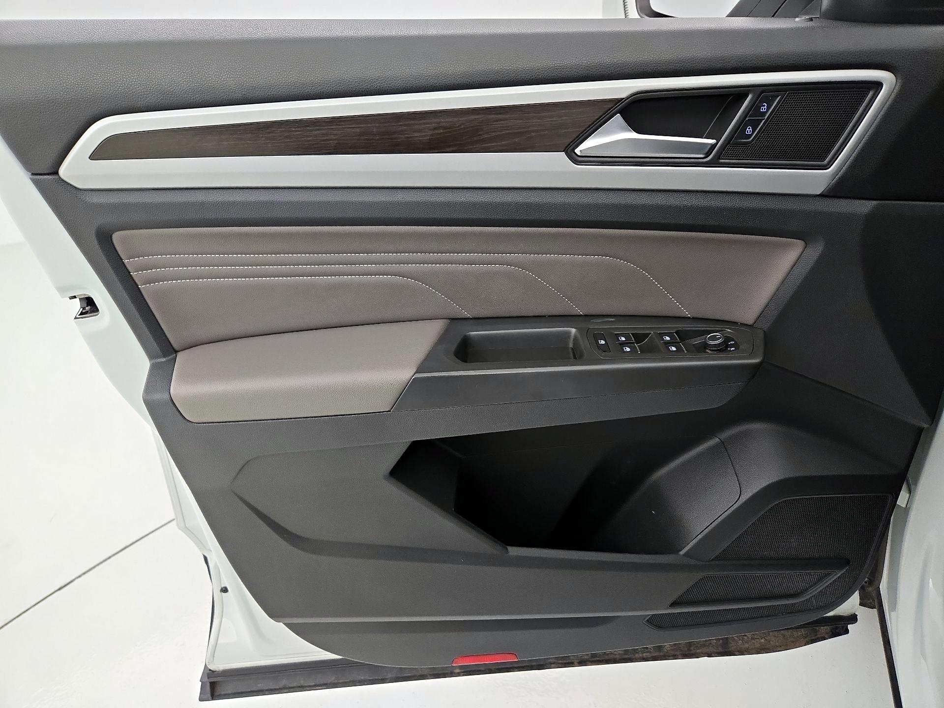 Thumbnail: 2022 Volkswagen Atlas - 12