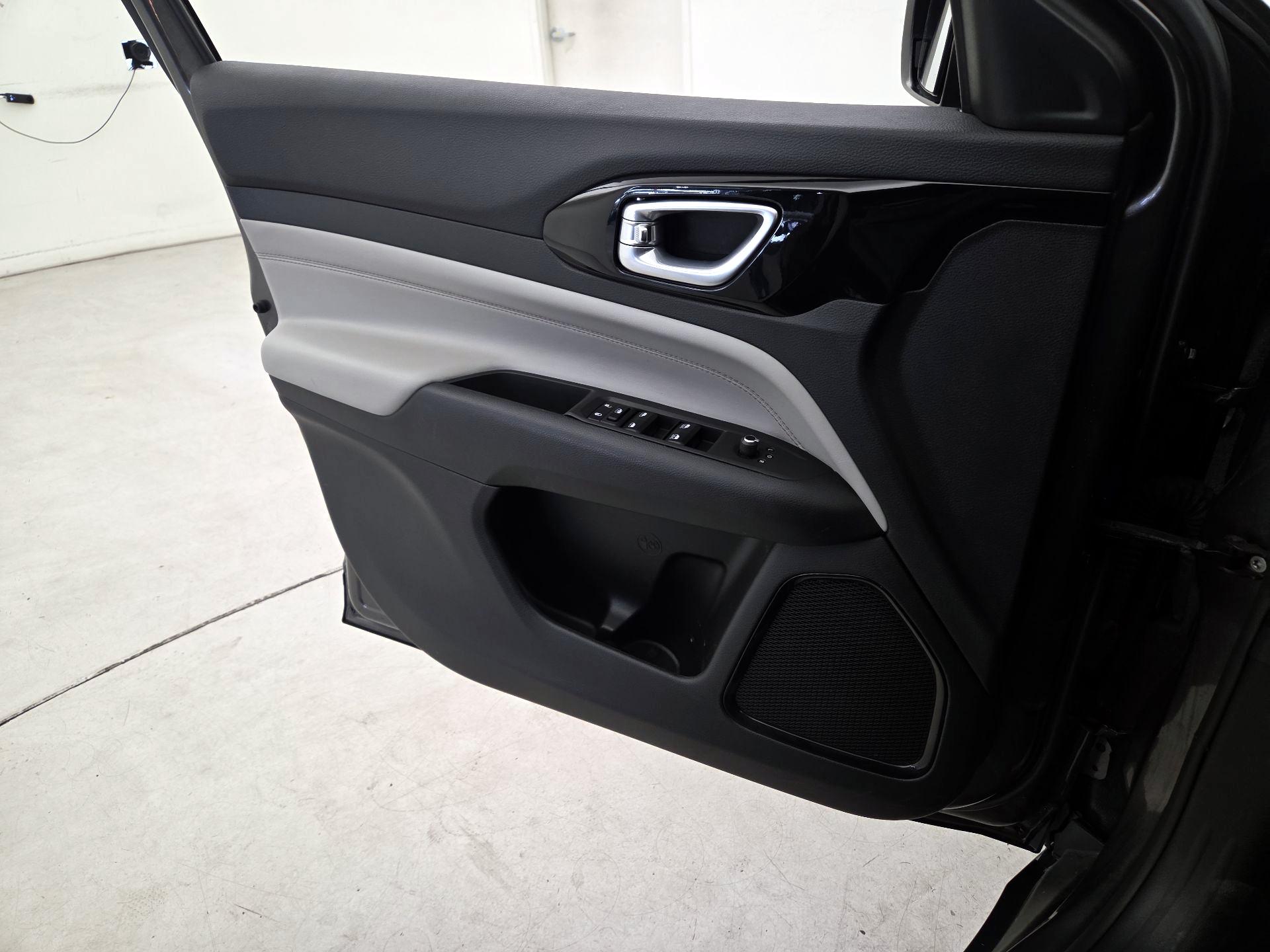 Thumbnail: 2023 Jeep Compass - 12