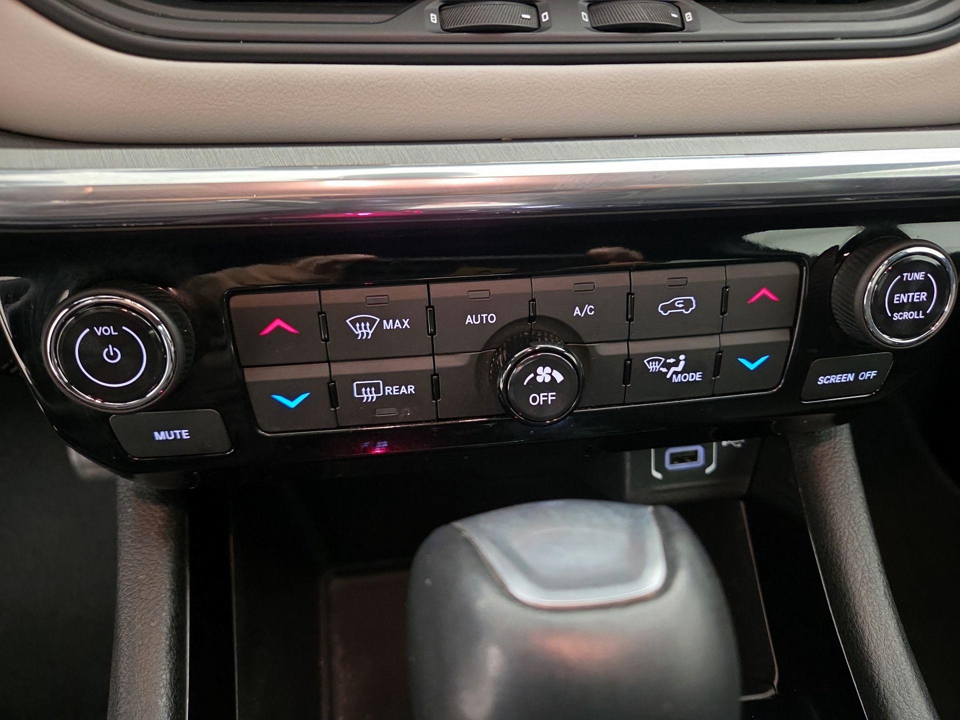 Thumbnail: 2023 Jeep Compass - 16