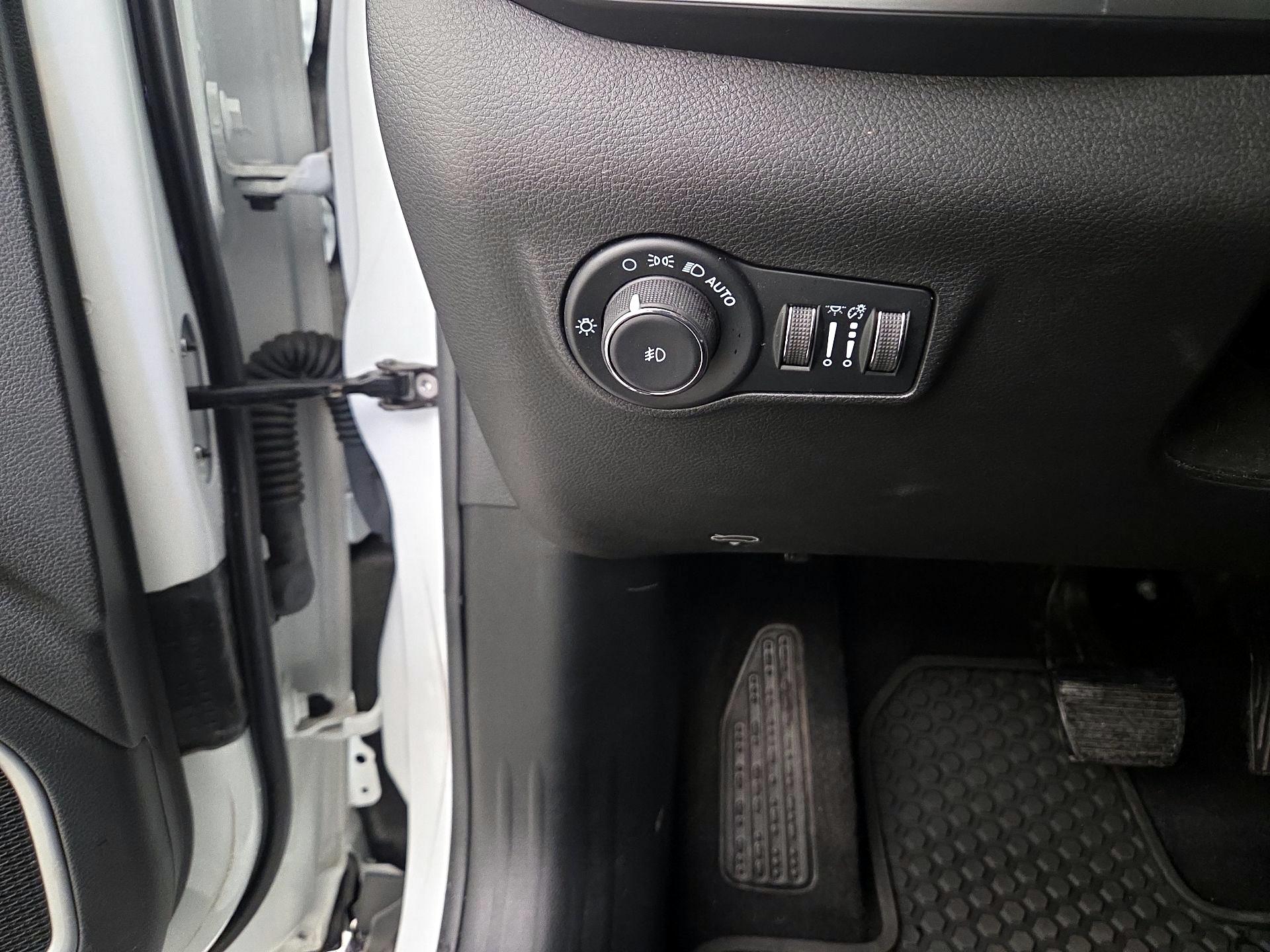 Thumbnail: 2022 Jeep Compass - 13