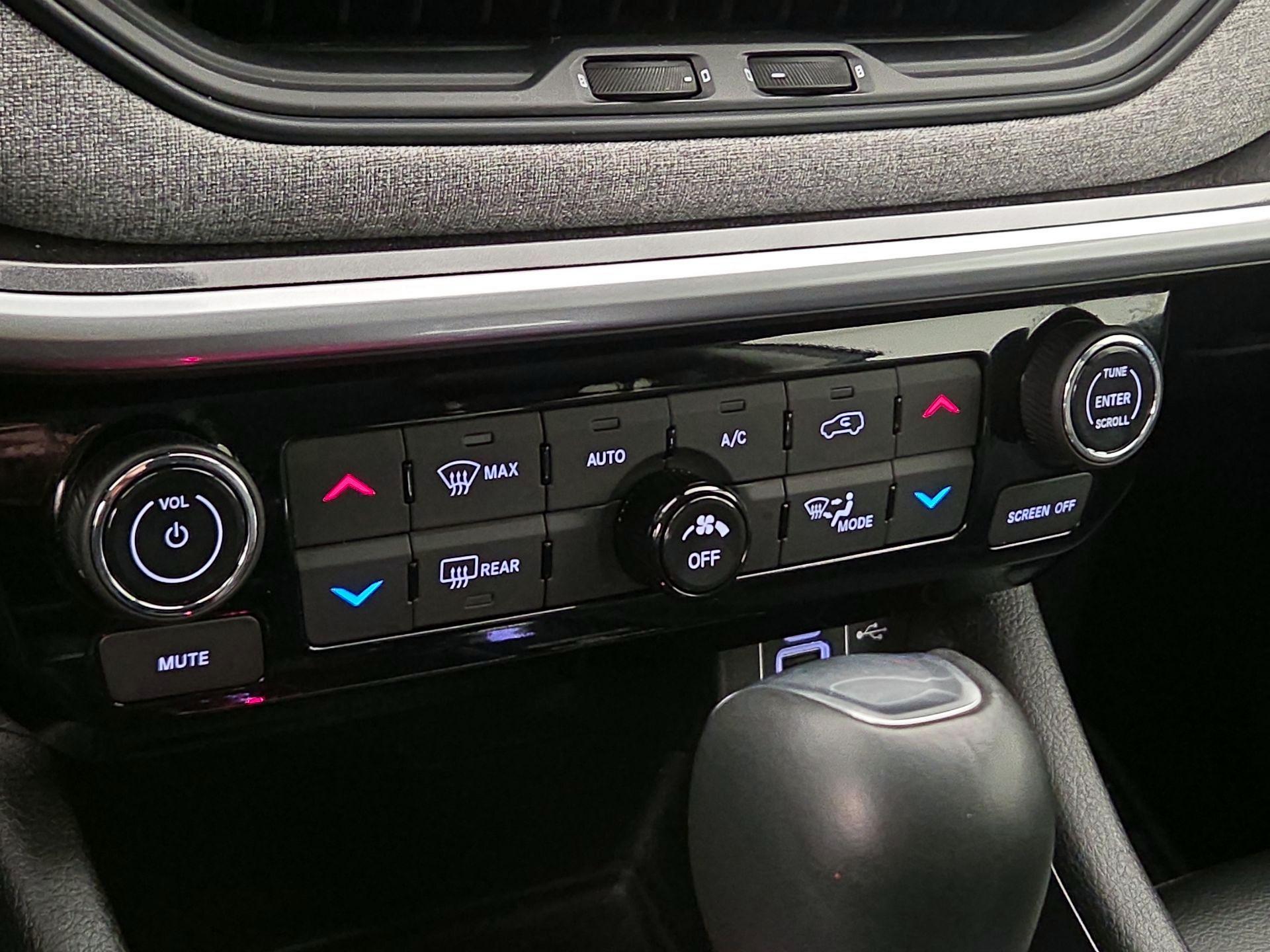 Thumbnail: 2022 Jeep Compass - 16