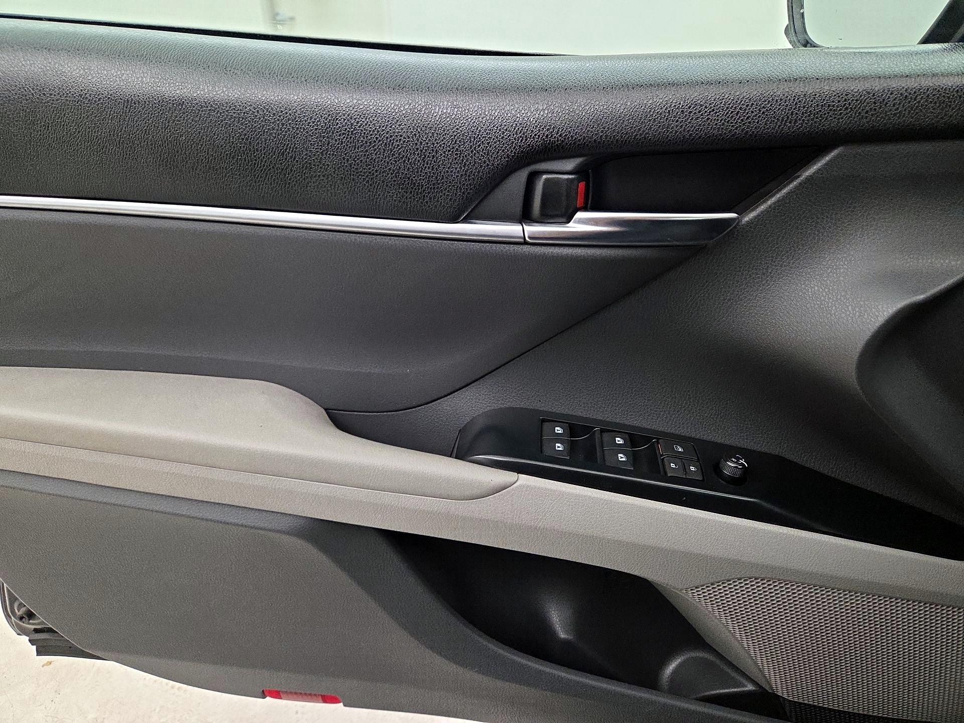 Thumbnail: 2020 Toyota Camry - 12