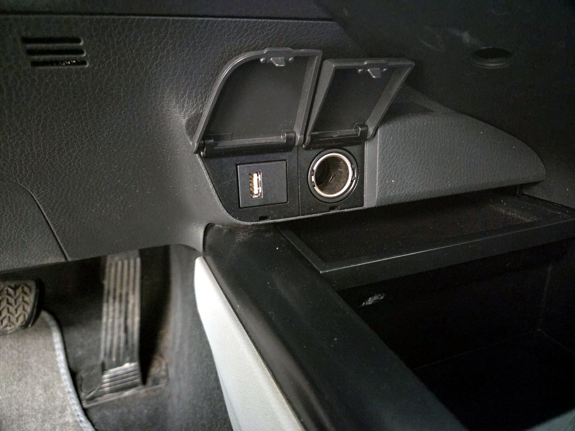 Thumbnail: 2020 Toyota Camry - 17