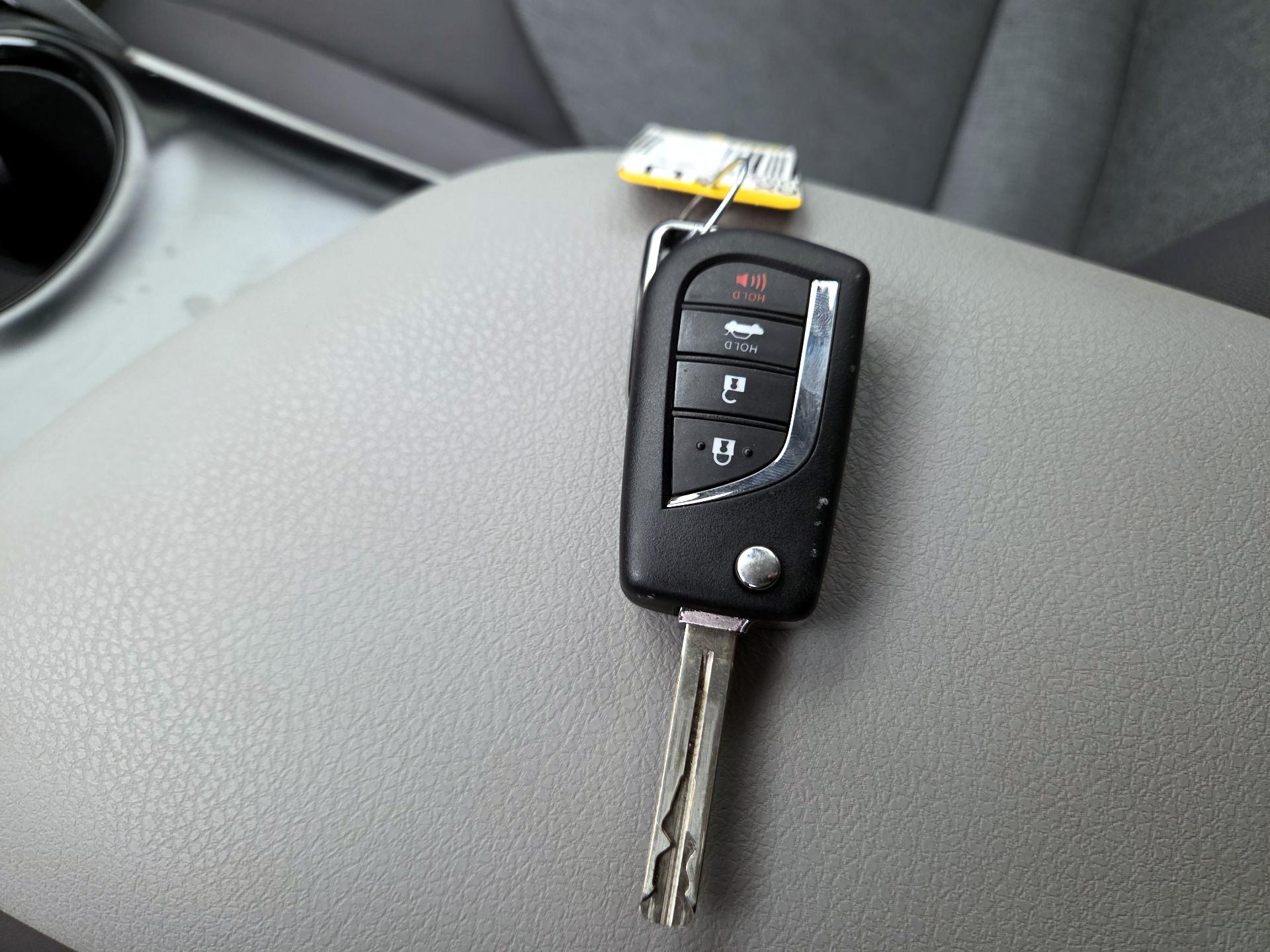 Thumbnail: 2020 Toyota Camry - 20