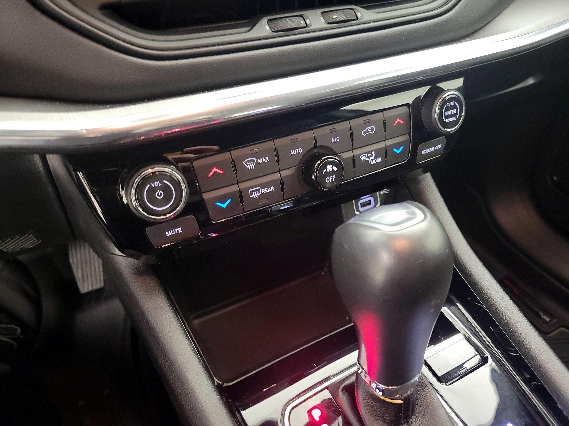 Thumbnail: 2022 Jeep Compass - 16