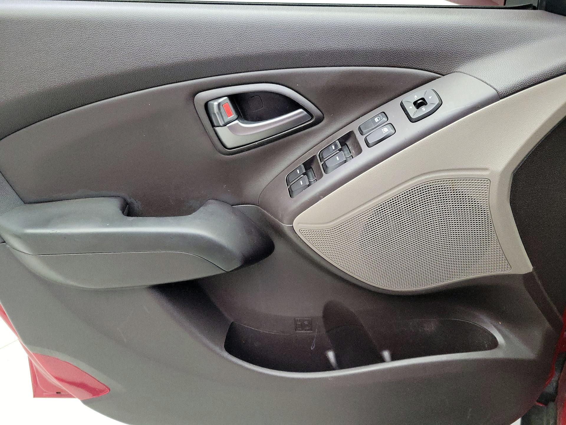 Thumbnail: 2015 Hyundai Tucson - 12